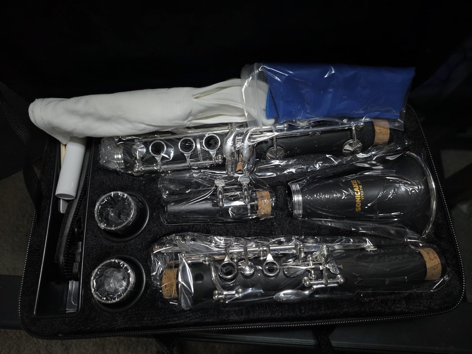SONICAKE B Flat Clarinet for Beginner & Student, Nickel-plated Bb Ebonite Clarinet 2 Barrels, Reeds with Cleaning Kit, White Gloves and Hard Case, Black, QCR-01 customer photo 1