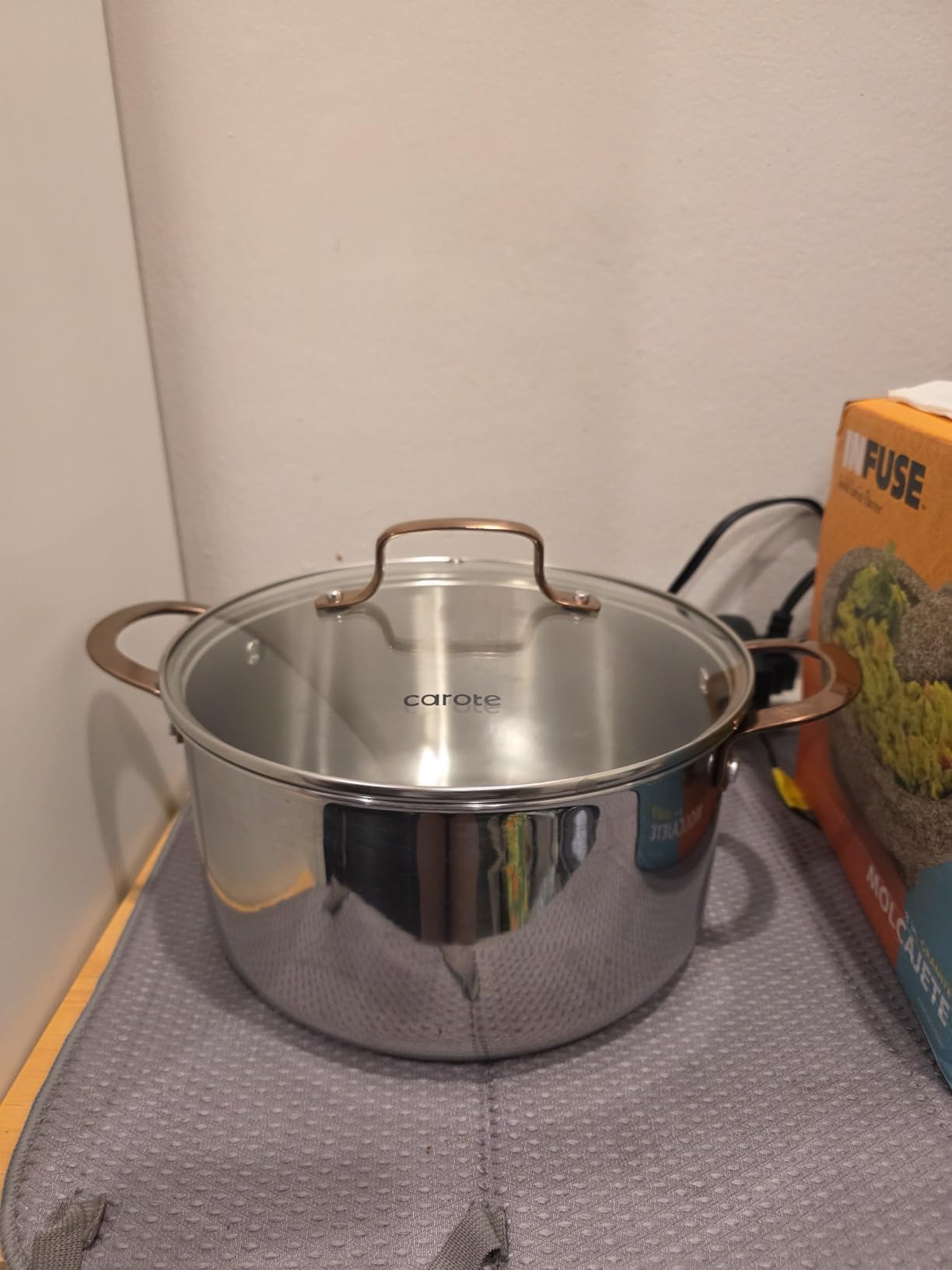 CAROTE 8 Qt Tri-Ply Stainless Steel Stockpot, Non-Toxic Stock Pot with Lid, Soup Pot for Pasta, Even Heating, Oven Safe, Induction, Ceramic and Gas Cooktops Compatible customer photo 1