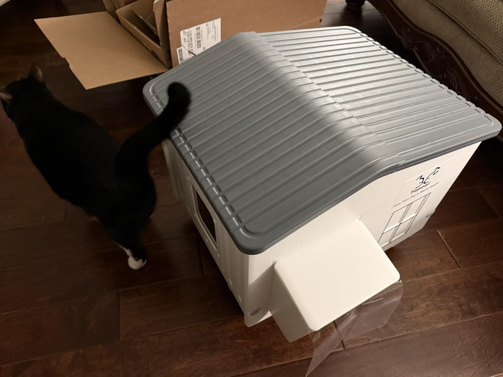 Indestructible Heated Cat House for Outside Winter, Heated Outdoor Cat House Weatherproof with Escape Door, Waterproof & Insulated Outdoor Cat Shelter for Feral Stray Cat Kitty. 17.7