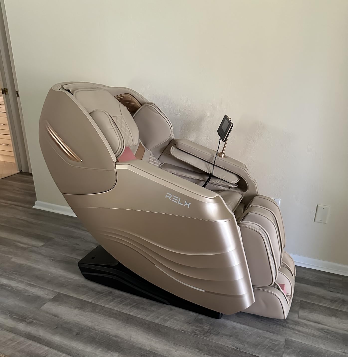 RELX Massage Chair Full Body, 20 Modes Zero Gravity SL-Track Shiatsu Massage Chair Built-in Heat System, Airbag Massage with Body Scan, Deep Yoga Stretch, Calfrest Extension and AI Control(Black) customer photo 2