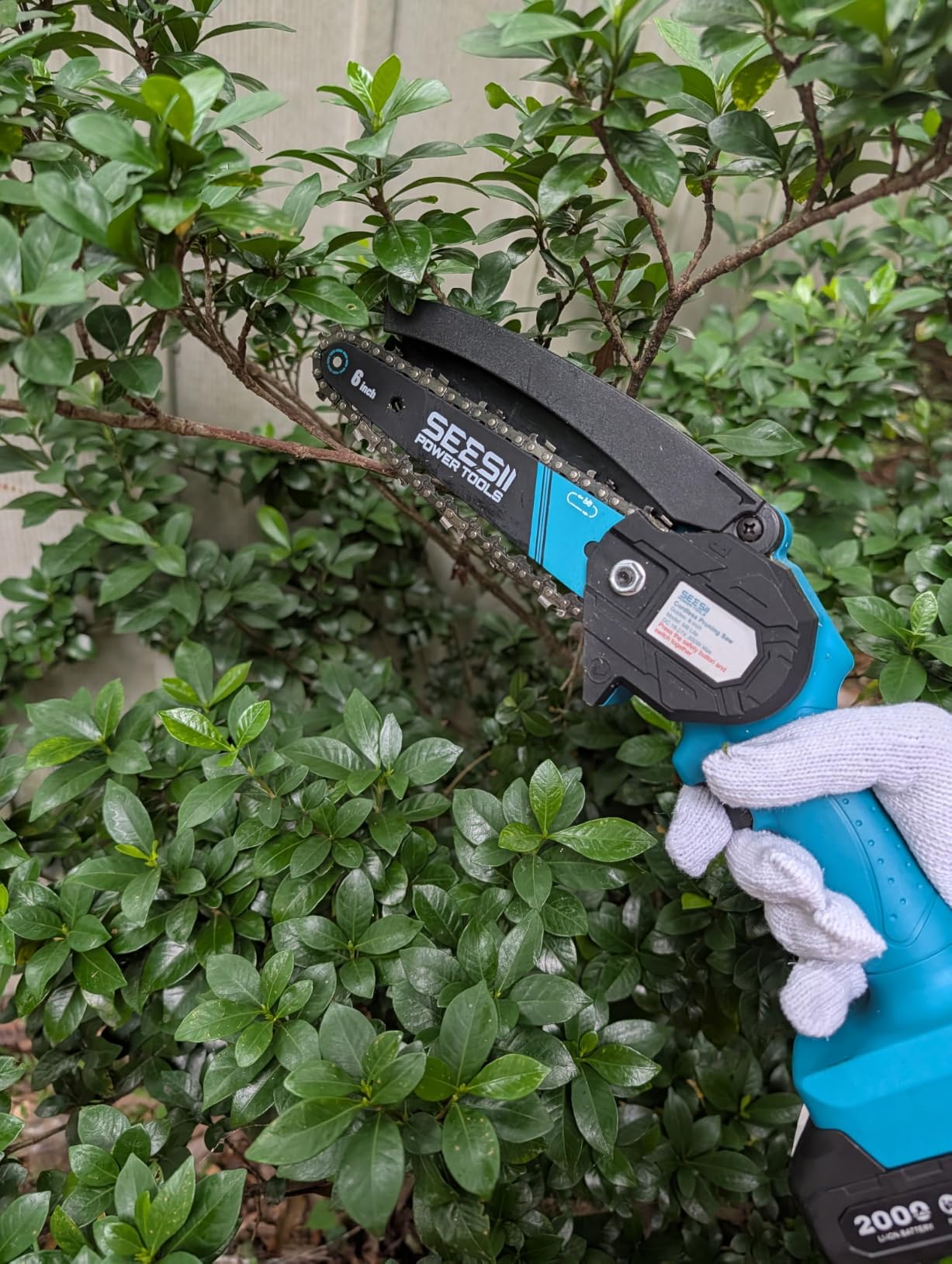 SEESII Flagship 8-Inch Cordless Mini Chainsaw, Upgraded Brushless Motor | Electric Chainsaw with 2x4000mAh Batteries, Tool-Free Chain Tension & Oiler, Handheld Saw for Fast Tree Branch Cutting customer photo 1
