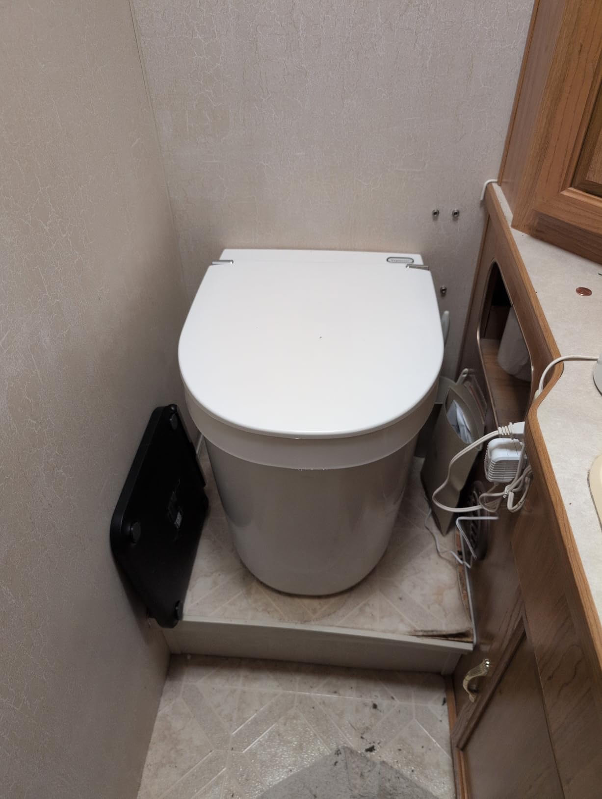 Separett Tiny Self-Contained Urine-Separating Compost Toilet | Built-in Urine Container with Emptying Sensor, For Vans, RVs, Cabins, and Boats customer photo 1