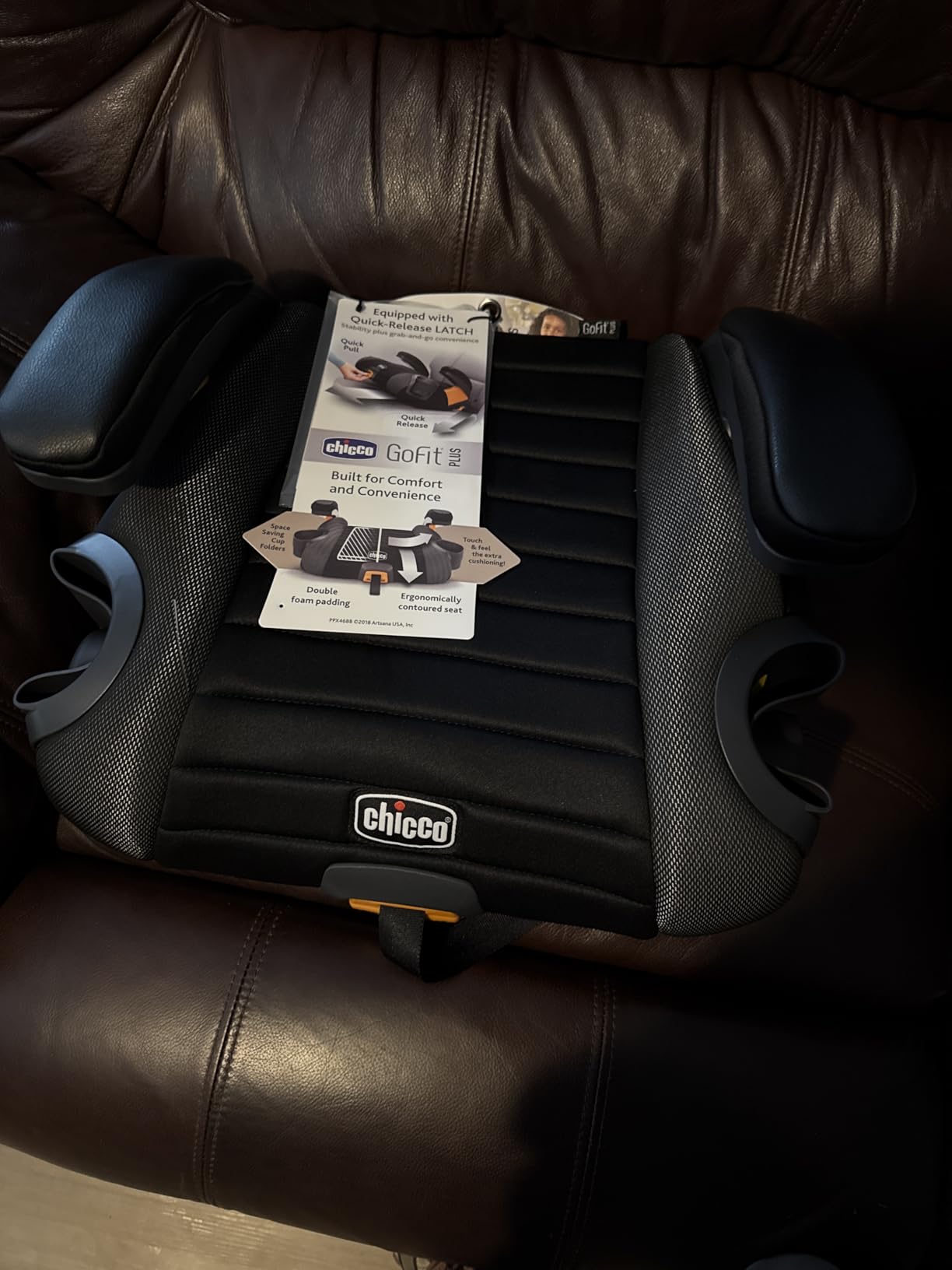 Chicco GoFit ClearTex Plus Backless Booster Car Seat, Latch Attachment, Quick-Release Latch Removal, Portable Car Booster Seat for Children at Least 4 Years Old and 40-110 lbs, Obsidian/Black customer photo 2