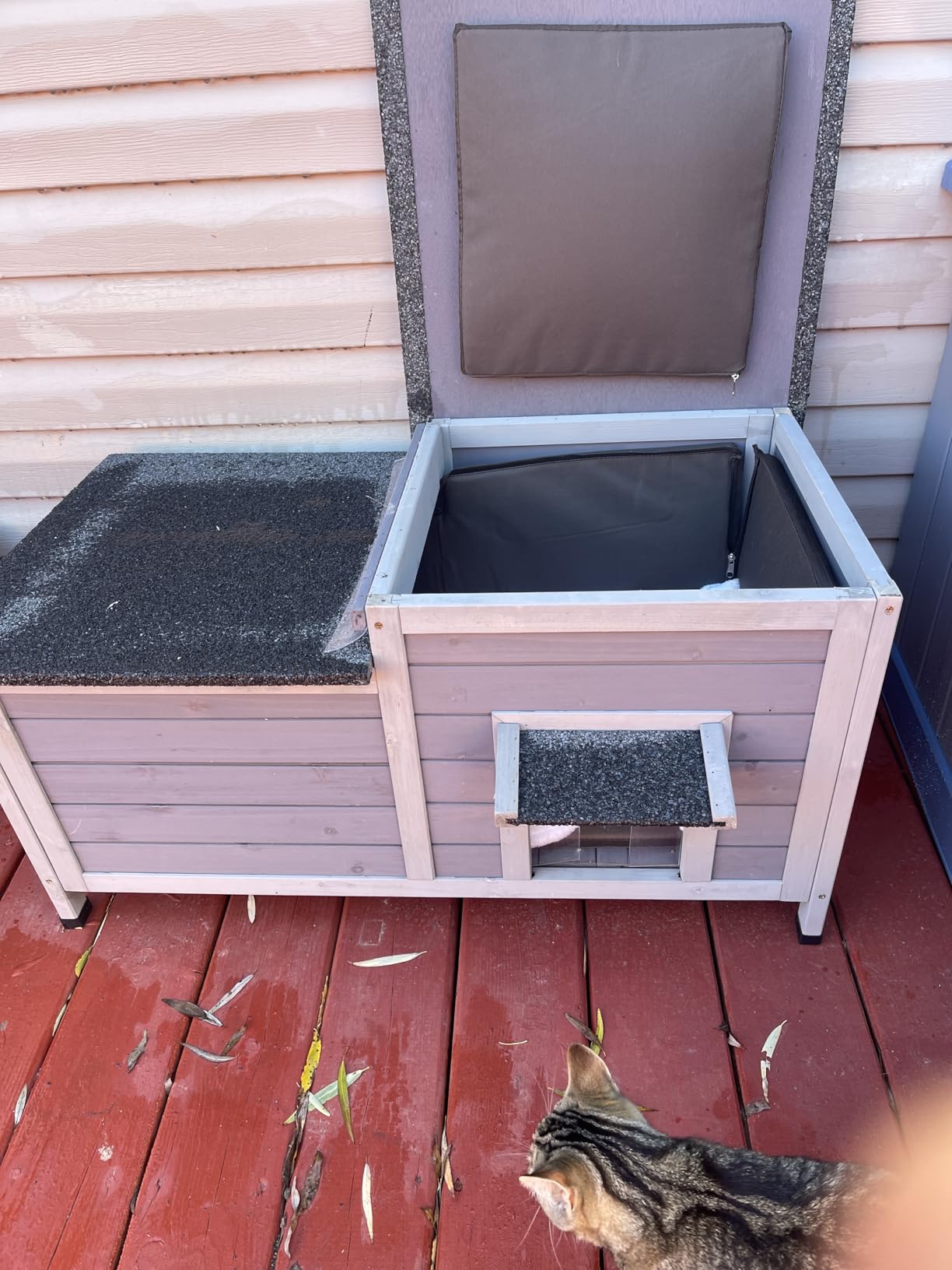 GUTINNEEN Large Heated Outdoor Cat House with Insulated Liner for 1-4 Cats | with Heating Pad, Chewproof Cable, Weatherproof, Waterproof, Windproof Feral Stray Cat Shelter for Outside customer photo 2