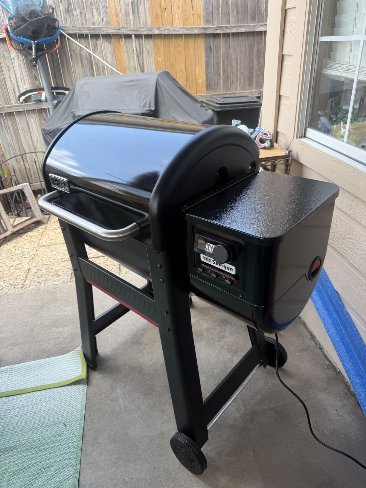 Weber Smoque 22-Inch Pellet Smoker, Pellet Grill | Outdoor BBQ Pellet Smoker, Up to 500F with SmokeBoost, SmoqueVent Airflow System & Rapid React PID Temperature Control customer photo 1