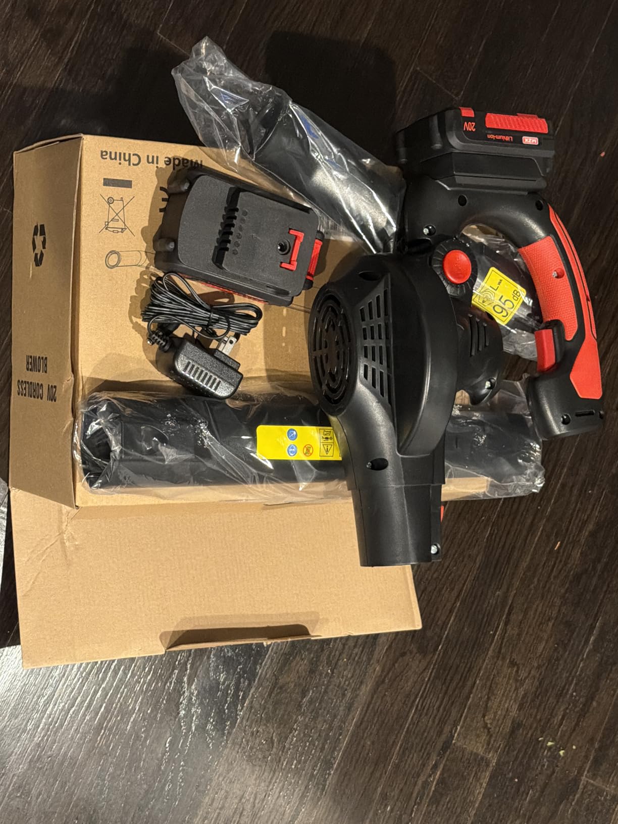 MZK Cordless Leaf Blower, 20V Battery Powered Electric Blower for Lawn Care, Electric Lightweight Leaf Blower for Blowing Leaves, Patio Cleaning and Dust(2 * 4Ah Battery & Charger Included), LF40D13 customer photo 1
