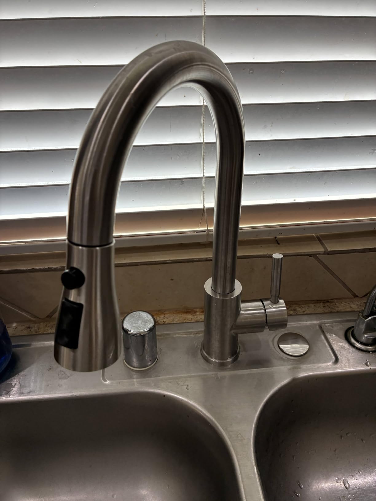 WEWE Touchless Kitchen Faucet with Soap Dispenser Set, Brushed Nickel | 3-Mode Sprayer, 360° Swivel, Pull-Down Hose, SUS 304, 1- or 3-Hole Fit, Ceramic Cartridge, Easy-Clean Nozzles customer photo 1