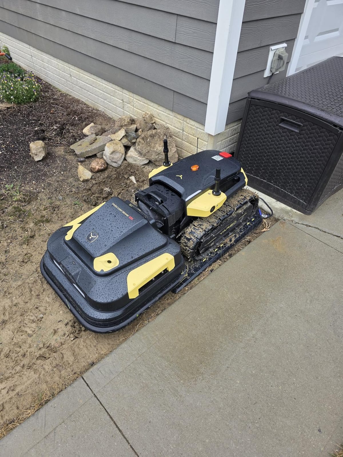 YARBO Robot Lawn Mower Pro, Wire-Free for 6 Acres, Dual 300W Motors, AI Vision + RTK Navigation, 70% Slope, 20