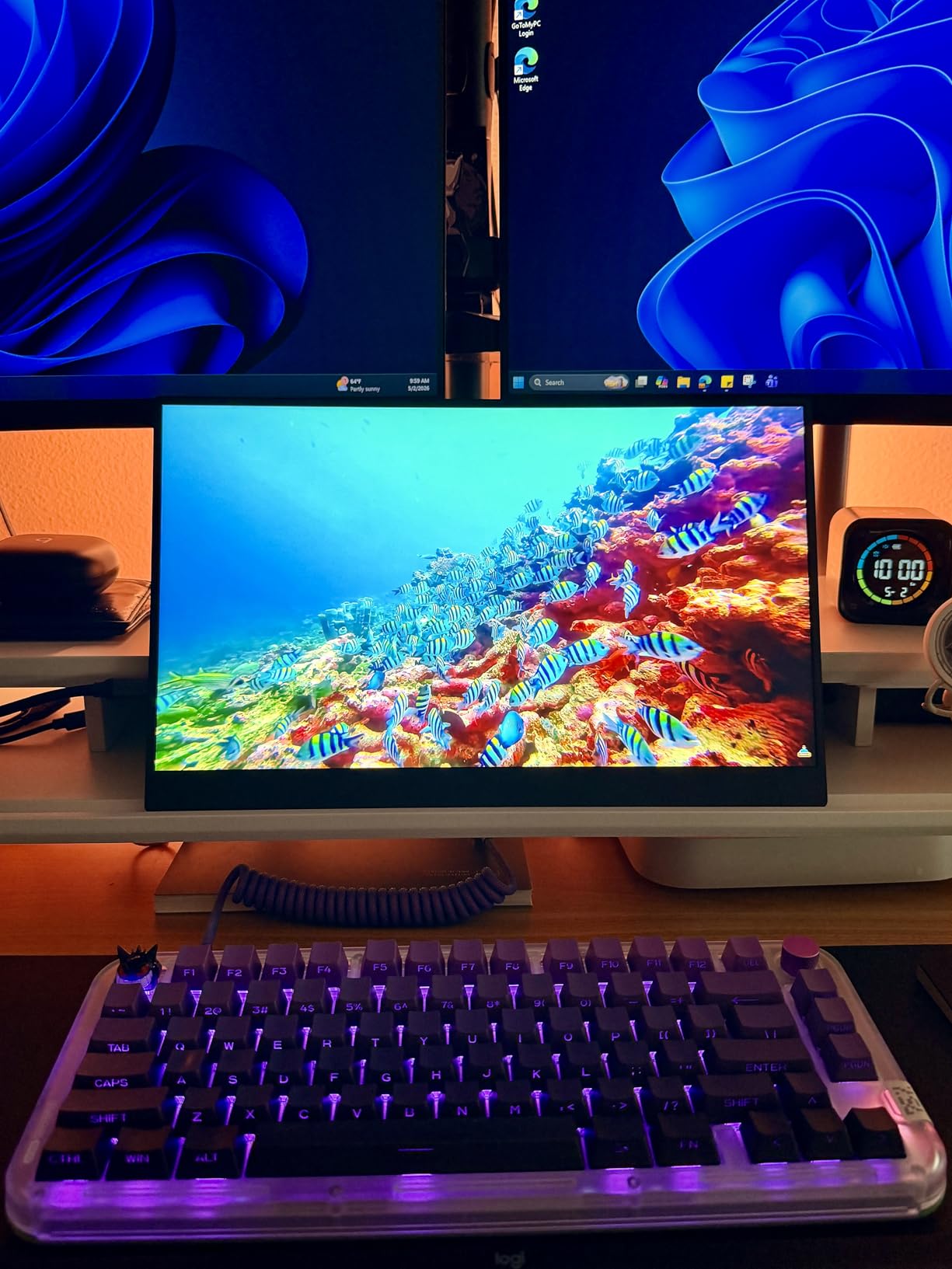 cocopar Portable Monitor 16 Inch 2.5K QHD 110% sRGB 144Hz USB-C, 120Hz HDMI, Travel Monitor with Speaker Second Screen for Laptop MacBook Surface PC Xbox PS4/5, VESA Mountable, with Kickstand customer photo 2