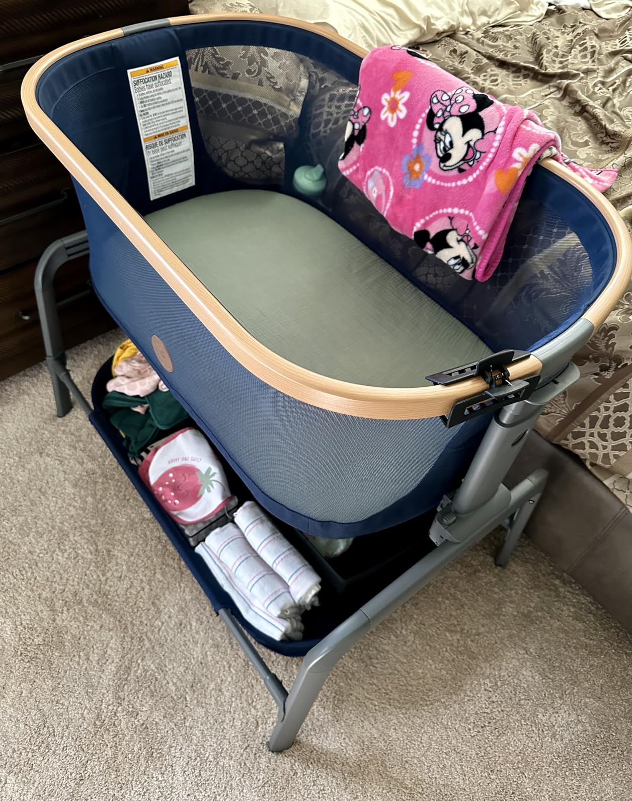 Maxi-Cosi Iora Baby Bassinets Bedside Sleeper, Portable Bassinet, Infant Bedside Sleeper Crib, Height Adjustable, Breathable Mesh, Large Storage Basket, Truffle customer photo 1
