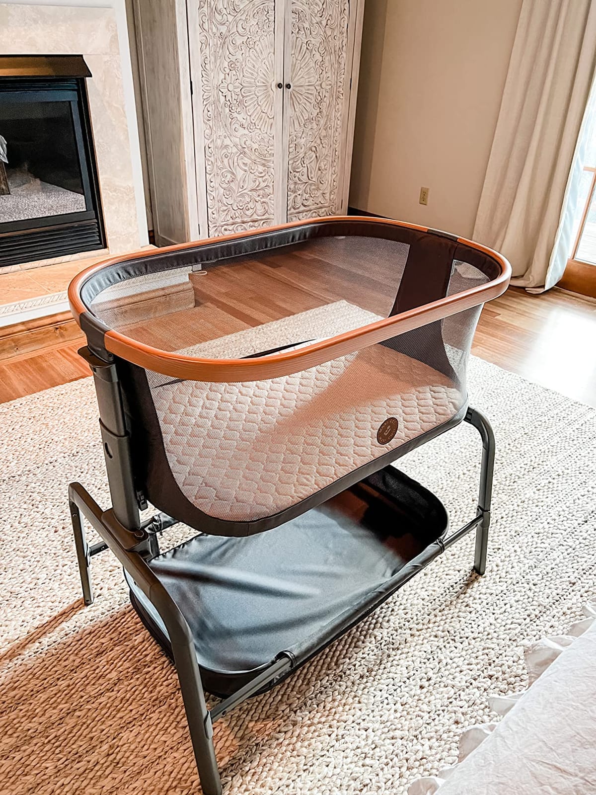 Maxi-Cosi Iora Baby Bassinets Bedside Sleeper, Portable Bassinet, Infant Bedside Sleeper Crib, Height Adjustable, Breathable Mesh, Large Storage Basket, Truffle customer photo 2