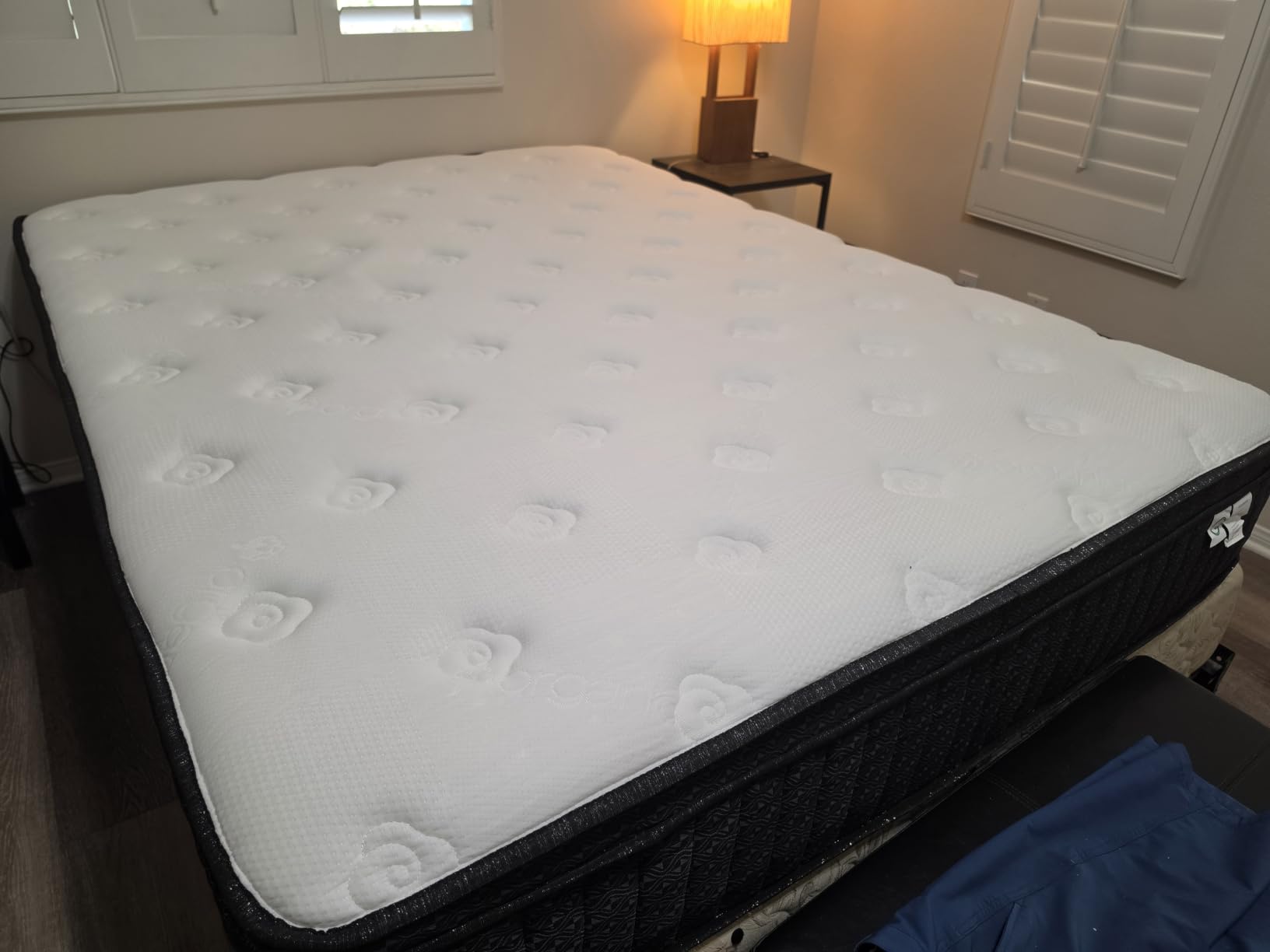 Ailis Queen Mattress, 12 Inch Queen Hybrid Mattress in a Box, Medium Firm with Upgraded Pocket Springs for Superior Motion Isolation, Strong Edge Support & Breathable Comfort customer photo 1