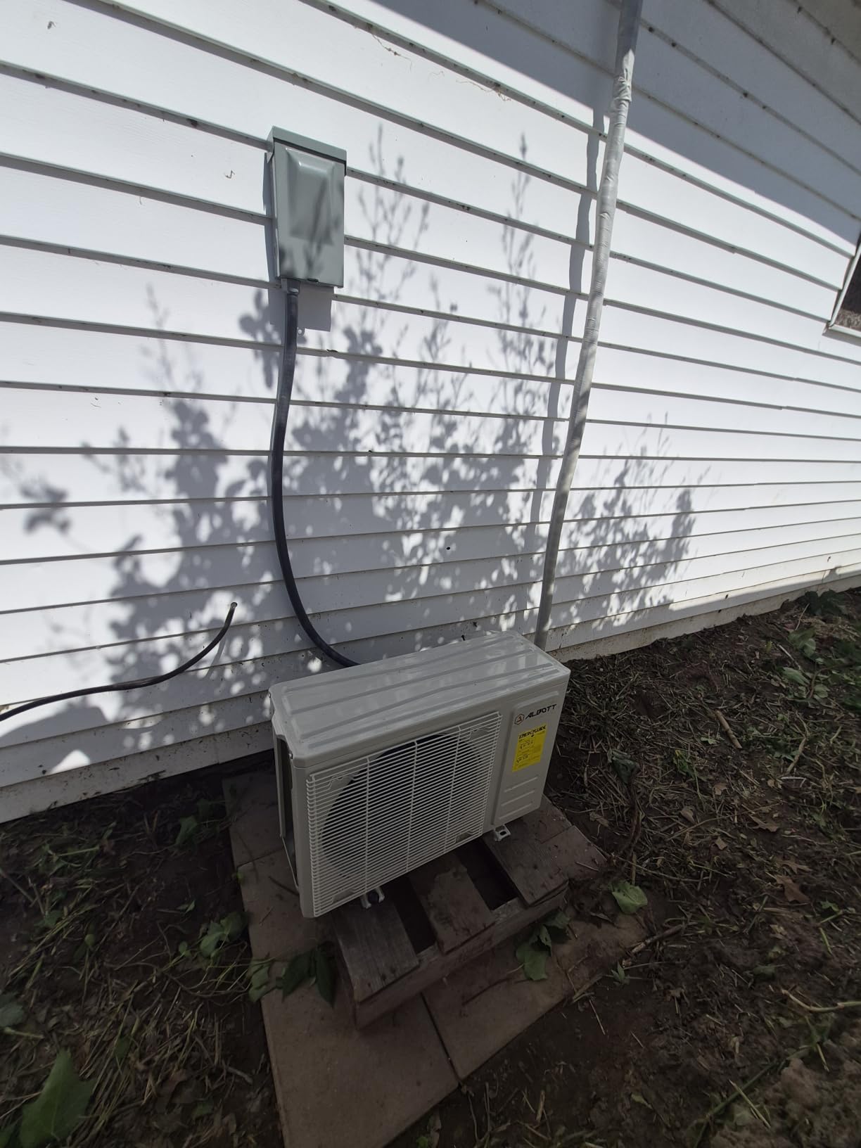 Albott 12,000 BTU Mini Split Air Conditioner and Heater SEER2 18, 115V customer photo 1