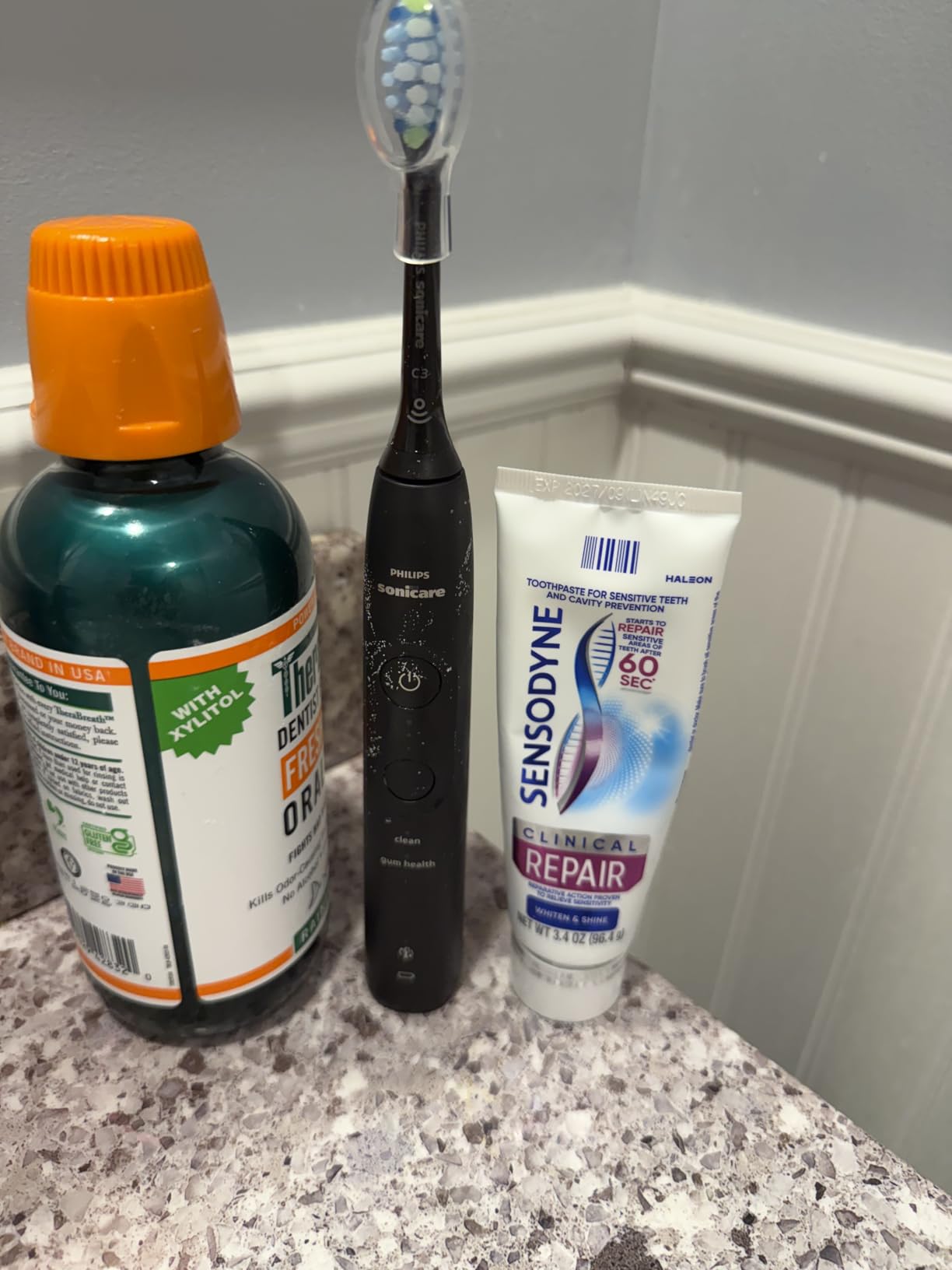 Philips Sonicare 5950 Series Electric Toothbrush, with Pressure Sensor, for Sensitive Gums, 6 Brushing Settings, SmarTimer, BrushPacer, 21-Day Runtime, Travel Case, Black, HX7131/03 customer photo 1