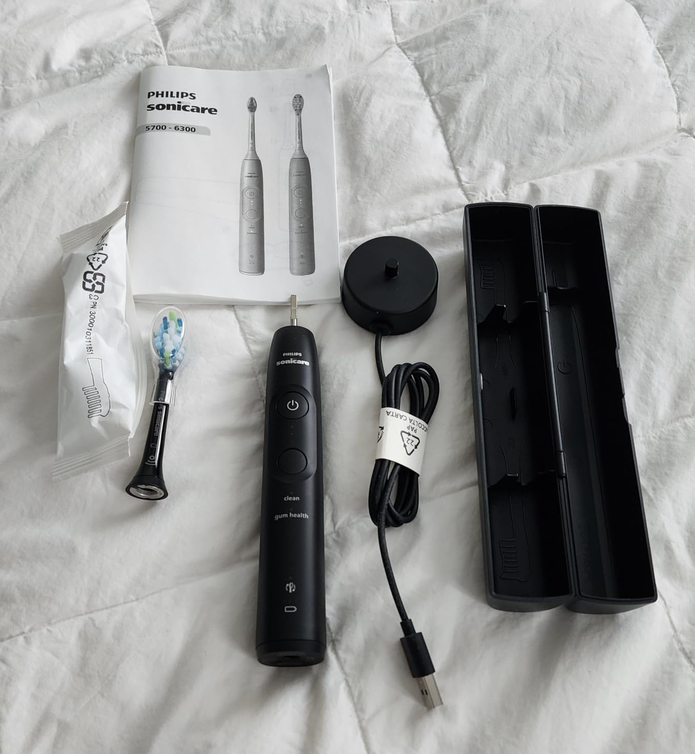 Philips Sonicare 5950 Series Electric Toothbrush, with Pressure Sensor, for Sensitive Gums, 6 Brushing Settings, SmarTimer, BrushPacer, 21-Day Runtime, Travel Case, Black, HX7131/03 customer photo 2
