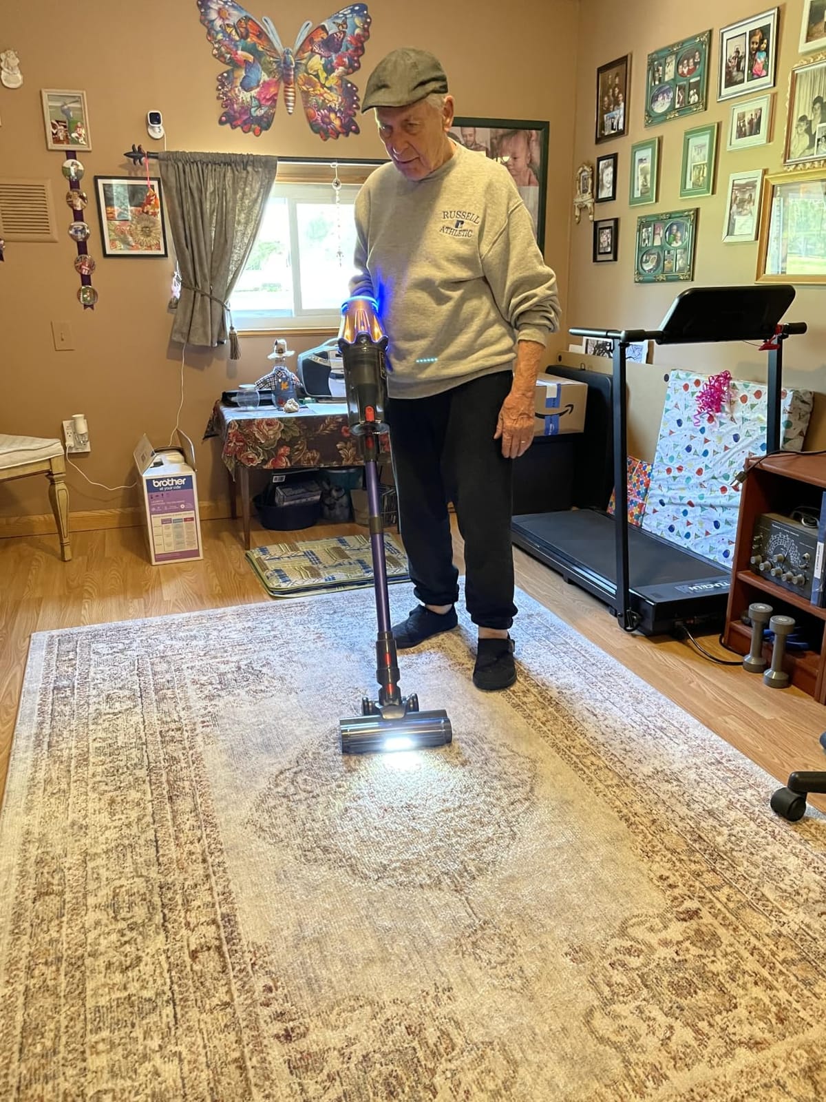 Cordless Vacuum Cleaner, Upgraded 650W 60KPA 70Mins Cordless Stick Vacuum Cleaner with Flexible Hose, Self-Standing, Touch Screen, Anti-tangle Wireless Vacumm Cleaners for Home/Pet Hair/Carpets/Floors customer photo 1