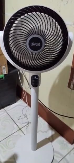 Levoit Standing Fan for Bedroom, 2-in-1 Pedestal & Tabletop Oscillating Fan | 20dB Quiet, Floor Fan with 90° Oscillation, 1024 CFM Airflow, DC Motor, 5 Speeds, 12H Timer, Remote, for Home, Room, White customer photo 1