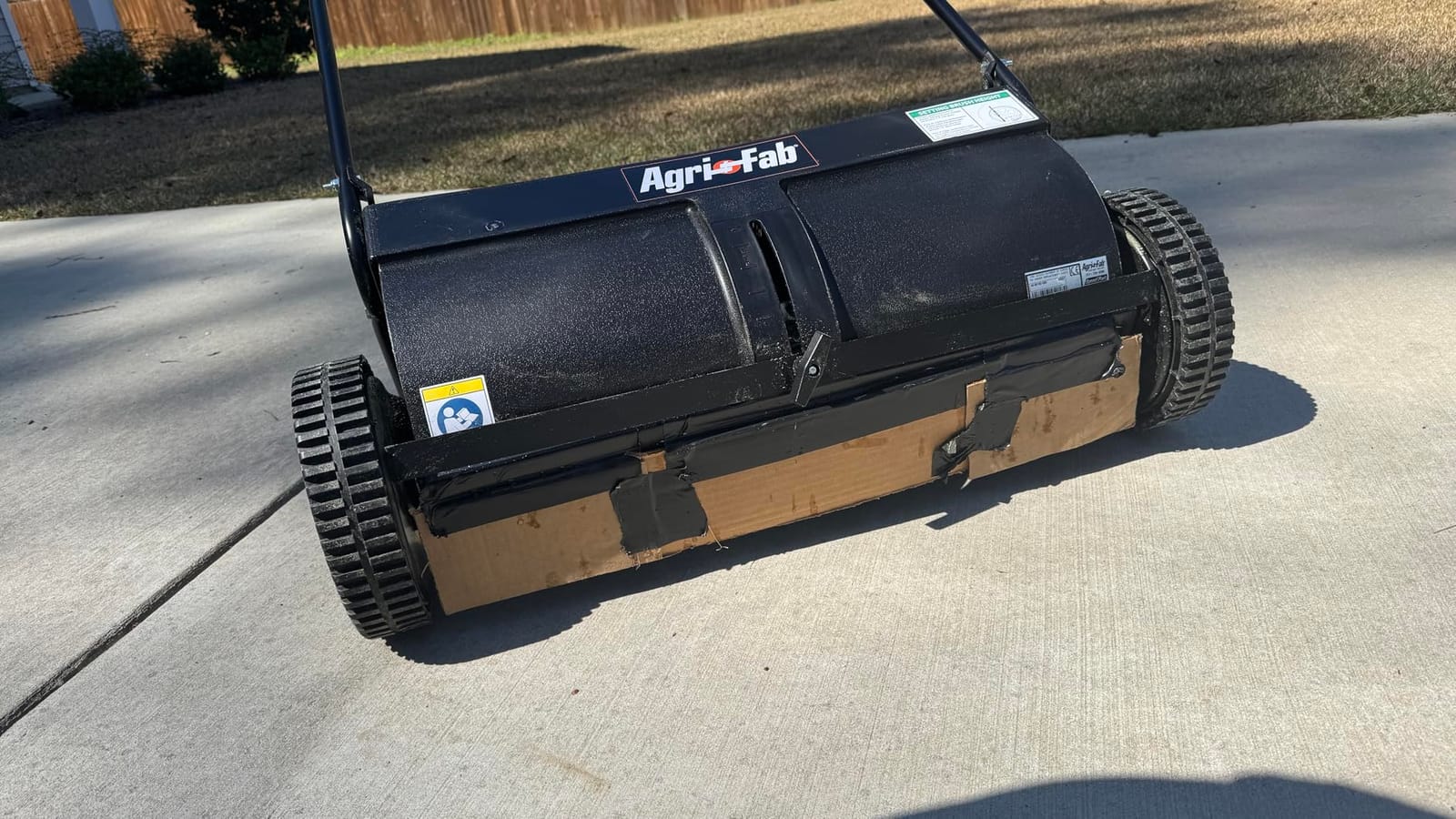 Agri-Fab 26 In Push Lawn Sweeper with 7 Cu Ft Hopper Bag, Adjustable Brush Height, Leaf and Grass Catcher for Small Yards customer photo 2