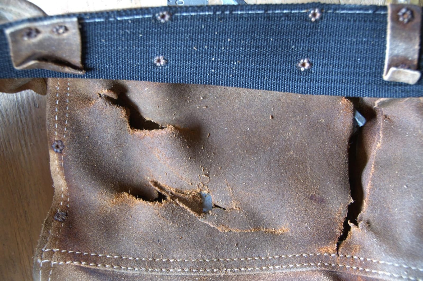 Custom Leathercraft I427X Heavy Duty Contractor-Grade Suede Leather Work Apron, 2 Steel Hammer Loops, 12 Pockets, Tan, Brown customer photo 1
