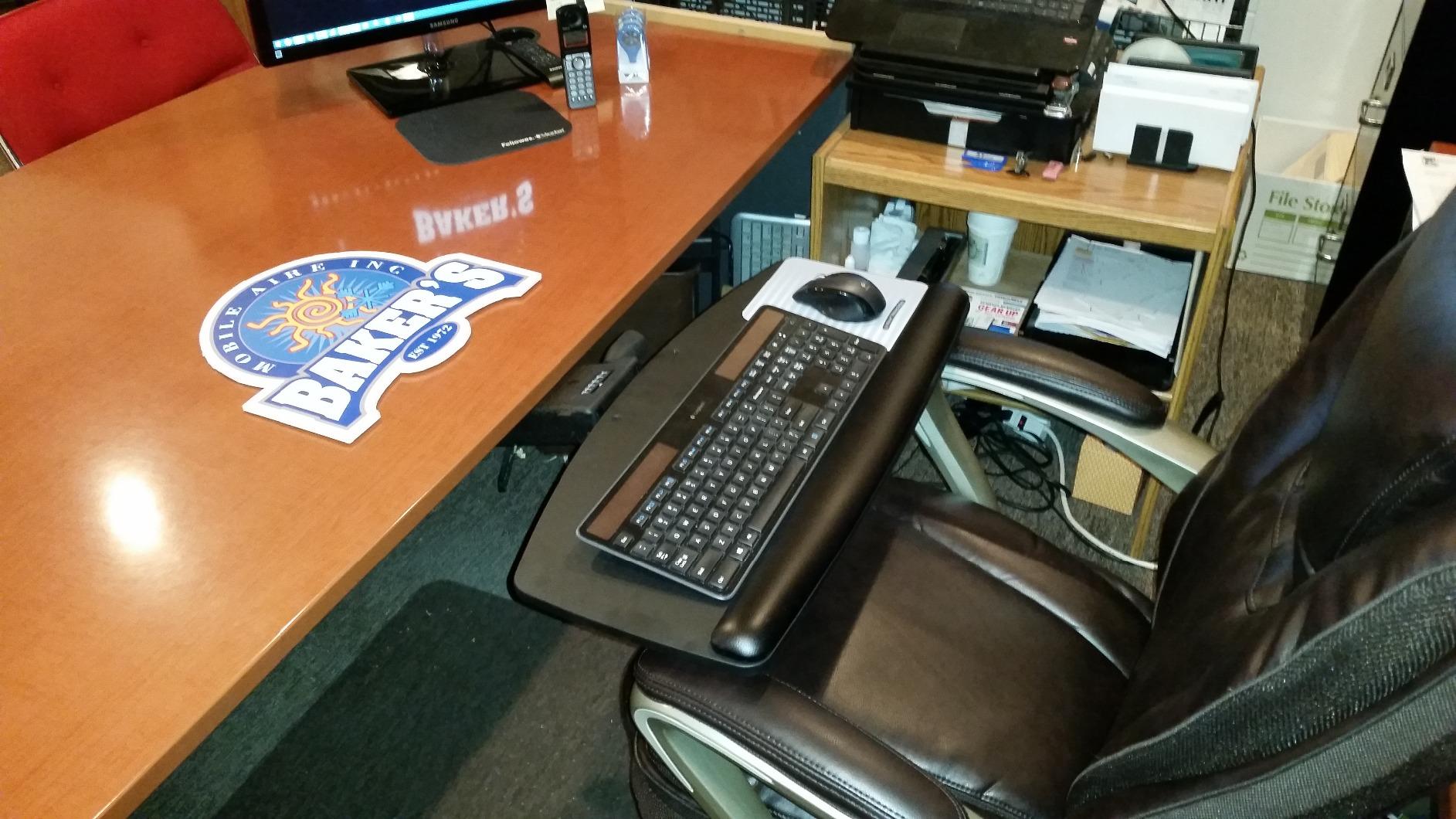 3M Keyboard Tray, Just Lift to Adjust Height and Tilt, Sturdy Tray Includes Gel Wrist Rest and Precise Mouse Pad, Swivels Side to Side and Stores Under Desk, 23