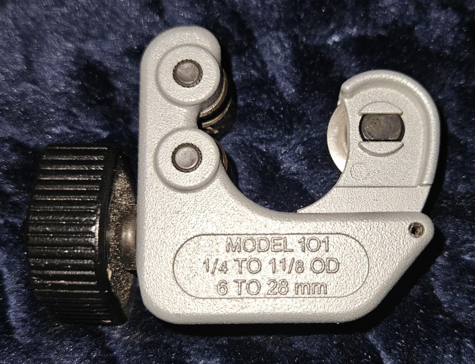 Ridgid - CC247 RIDGID 40617 Model 101 Close Quarters Tubing Cutter, 1/4-inch to 1-1/8-inch Tube Cutter Silver customer photo 2