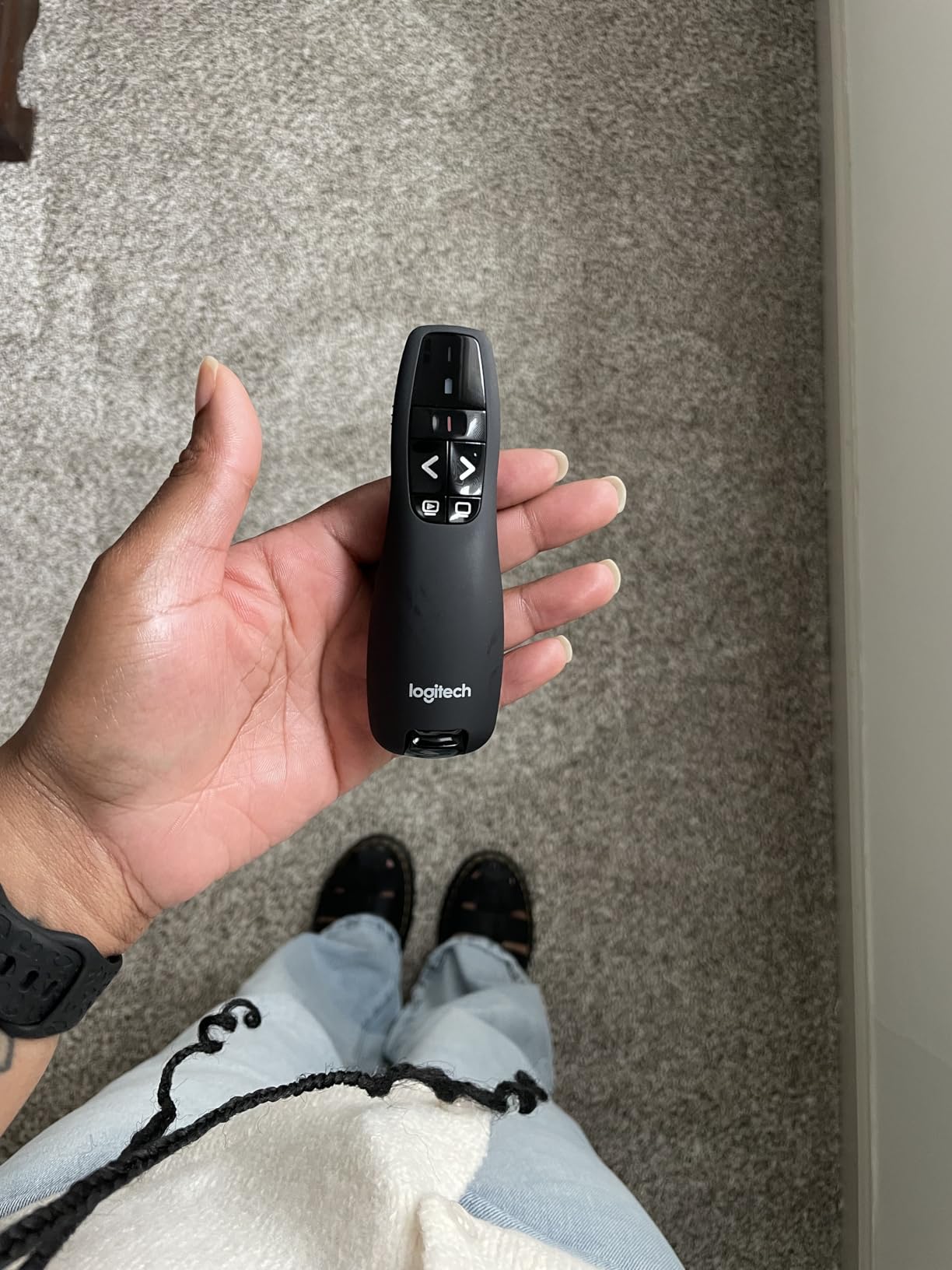 Logitech Wireless Presenter R400 USB A PowerPoint Clicker with Laser customer photo 2