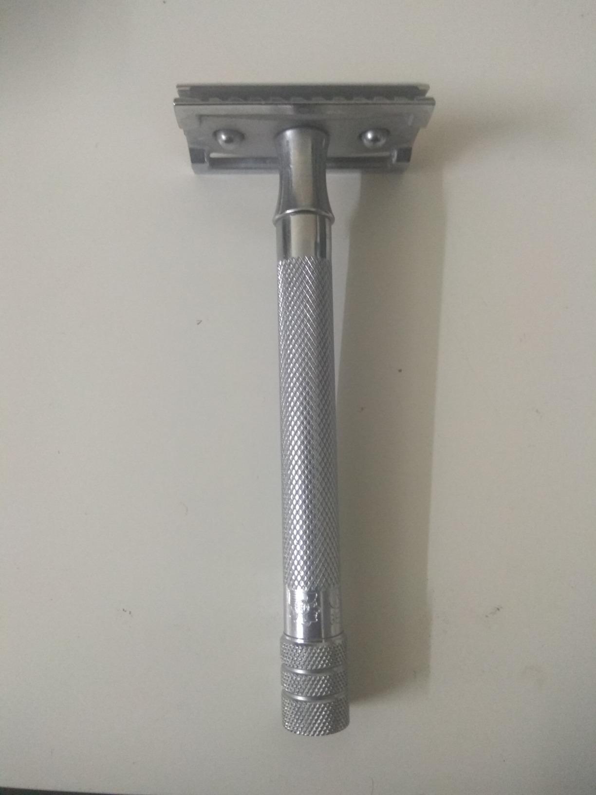 MERKUR 23C Double Edge Safety Razor - Polished Chrome, Long Knurled Brass Handle, Made in Germany, Plastic-Free, Three Piece Design, Closed Comb, Straight Bar customer photo 1