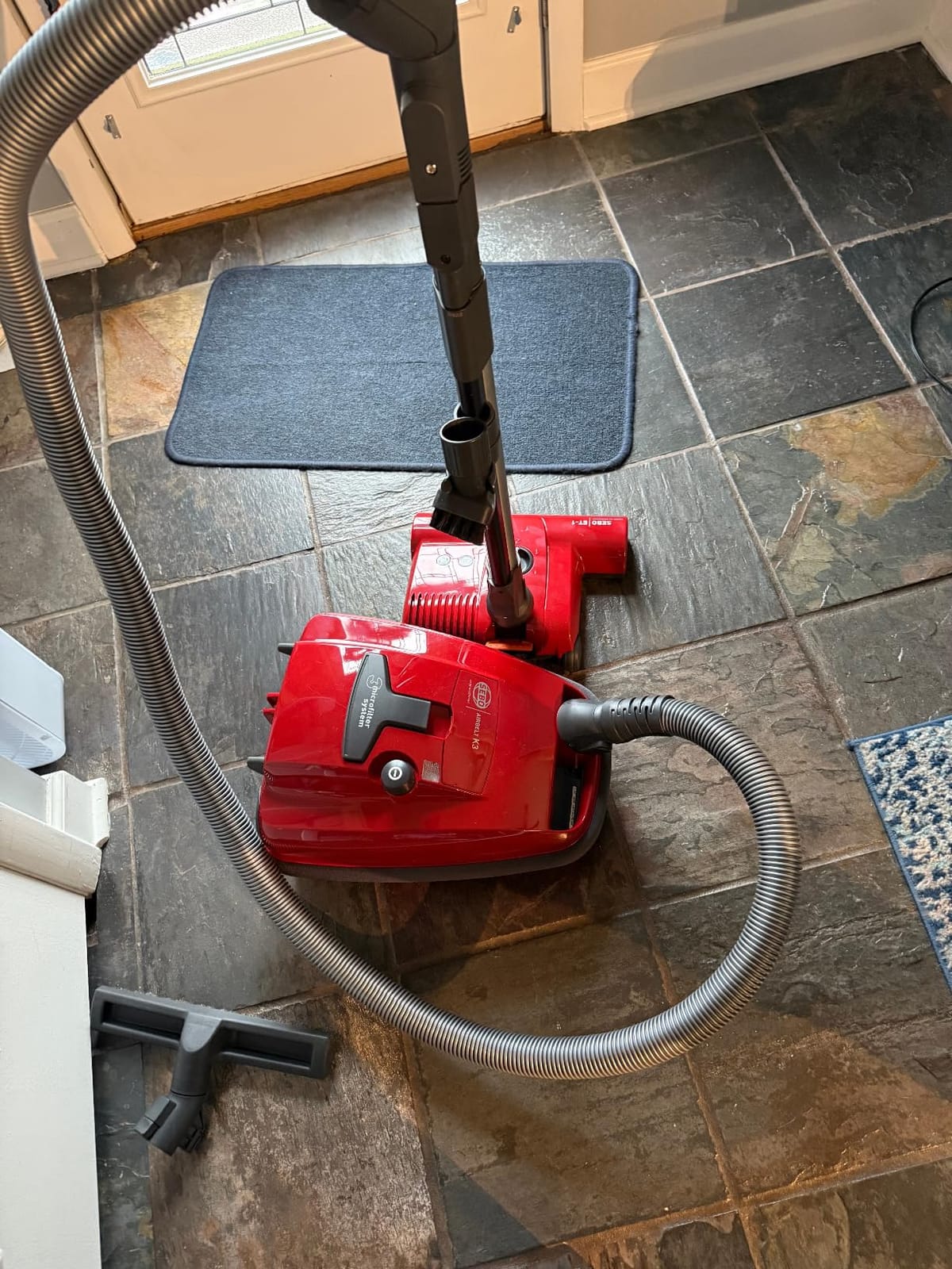 Sebo 9687AM AIRBELT K3 Premium Canister Vacuum with 7-Year Motor Warranty | Comes with Powerful ET-1 Powerhead for Pets and Carpeting + Parquet Brush, 37-Foot Operating Radius, Made in Germany customer photo 2