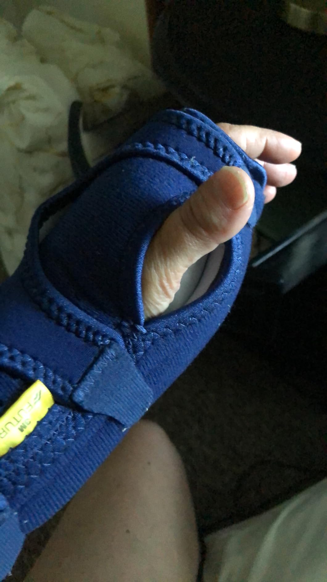 FUTURO Night Wrist Support, Left or Right, Adjustable, Helps Provide Nighttime Relief of Carpel Tunnel Symptoms, Made of Breathable Material, Easy-to-Use Sleeve Design, One Size Fits Most (48462ENR) customer photo 1