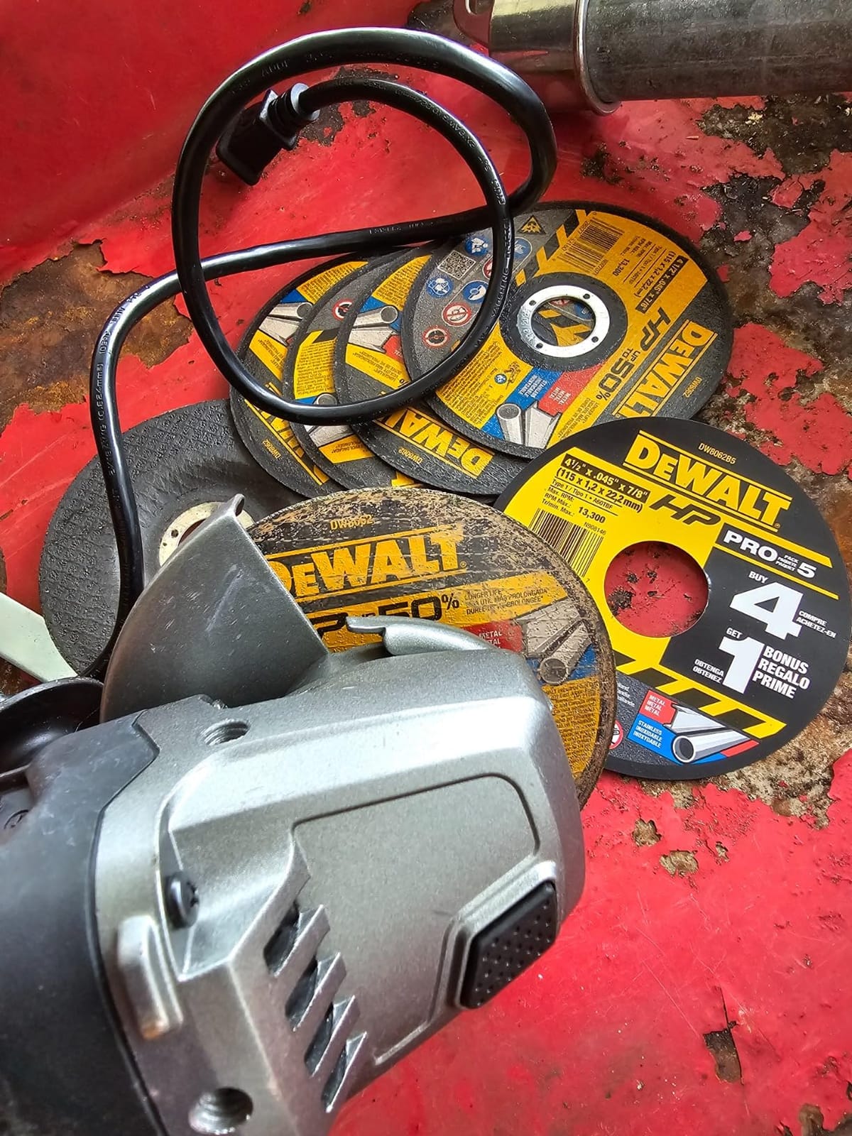 DEWALT 4 1/2 Cut Off Wheel, Angle Grinder Cutting Disc, 5 Pack, Aluminum Oxide Abrasive Chop with 7/8 Arbor for Metal Cutting, Grinding Wheels 4 1/2 in x .045 in (DW8062B5) customer photo 2
