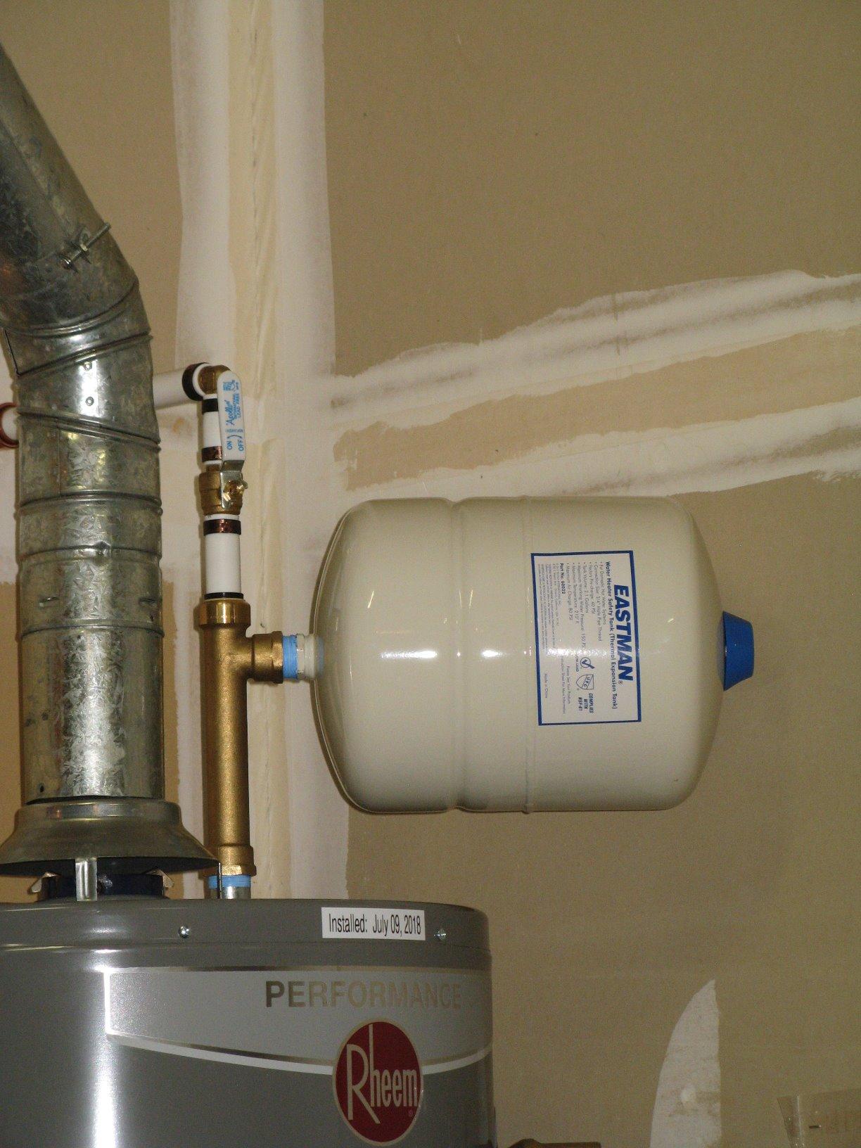 Eastman Thermal Expansion Tank, 4.5 gal, 3/4 in MIP Connection, 60023 customer photo 2