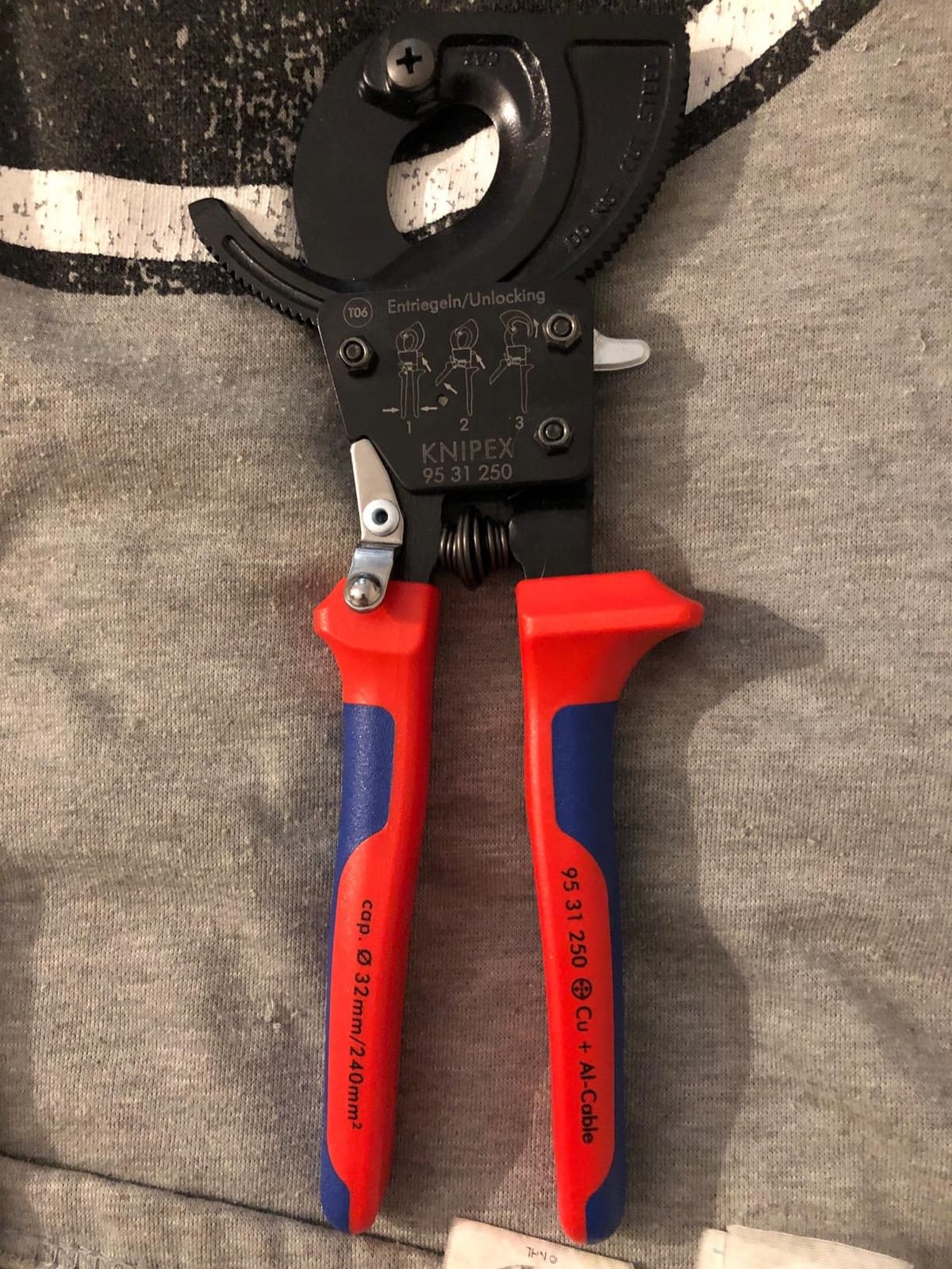 Knipex Tools 95 31 250 SBA Cable Cutters customer photo 2