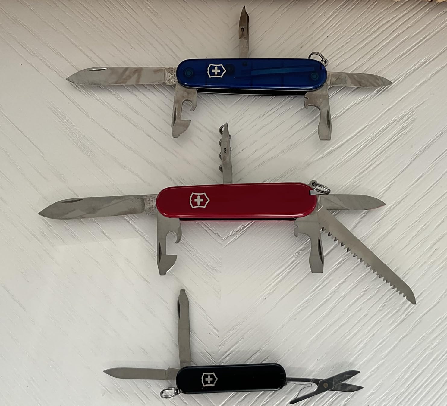 Victorinox Camper 13 Function Swiss Army Pocket Knife, Red customer photo 2