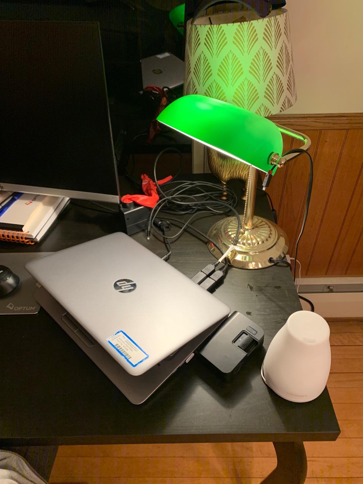 LIGHTACCENTS Traditional Banker’s Desk Lamp with Green Glass Shade and Brass Base – Classic Desk Lamp with Pull Chain, Office Lighting, Vintage Style Reading Light customer photo 2