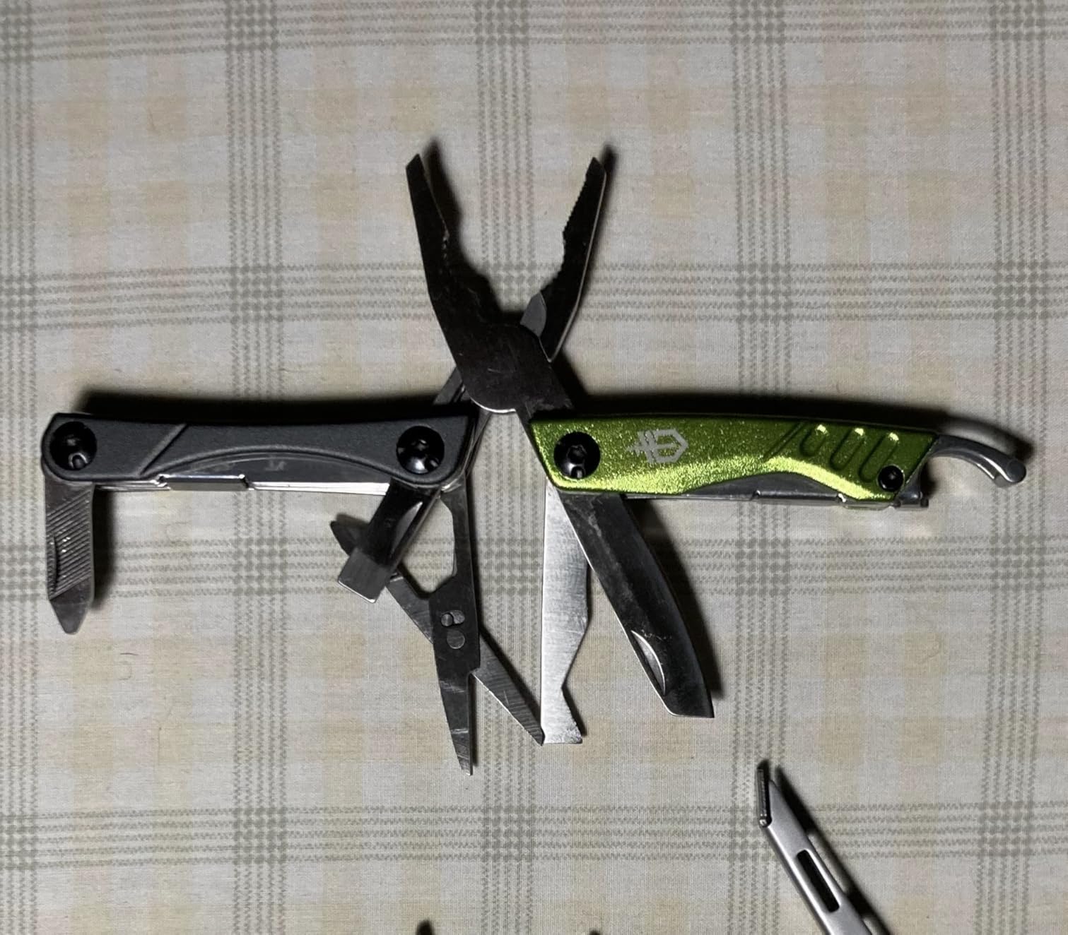 Gerber Dime 12-in-1 Mini Multitool Pliers, Pocket Knife,Bottle Opener,Black customer photo 2