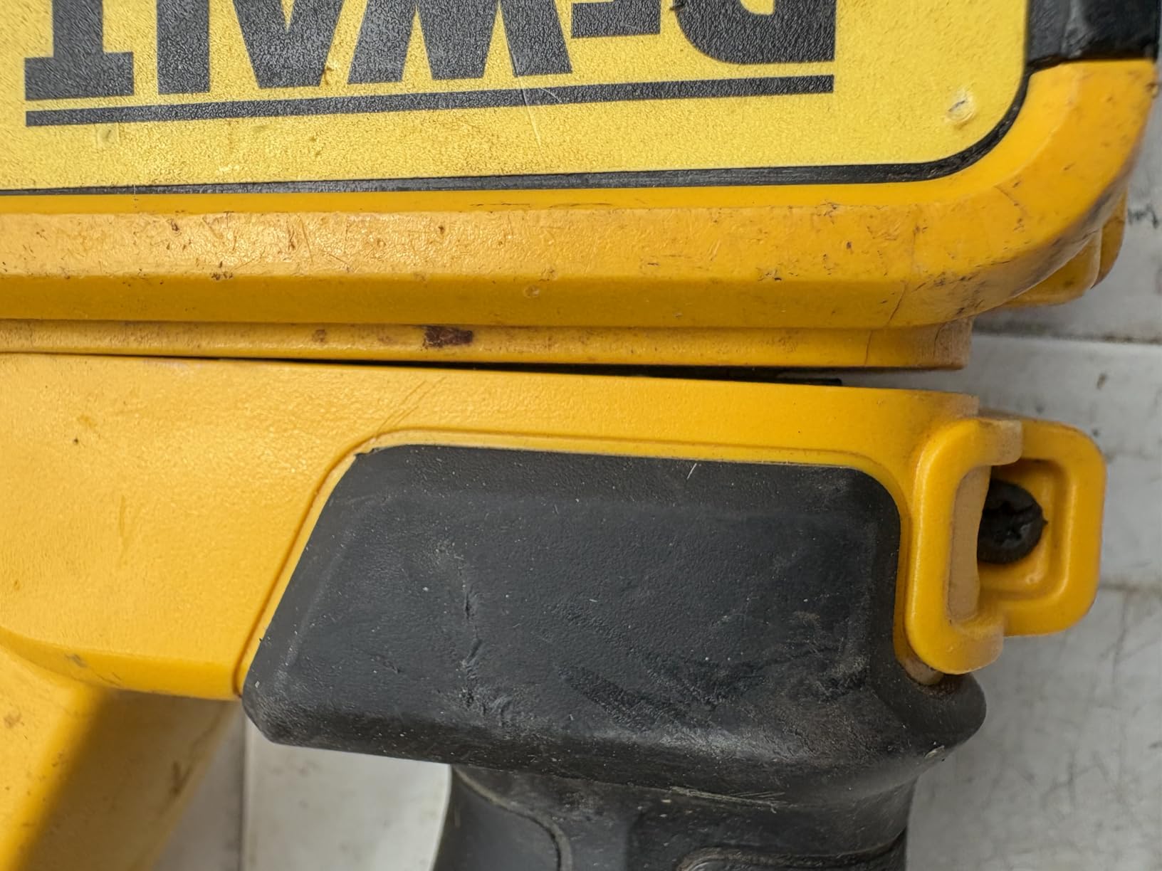 DEWALT 20V MAX Reciprocating Saw, 3,000 Strokes Per Minute, Variable Speed Trigger Cordless Saw, Tool Only (DCS380B) customer photo 2