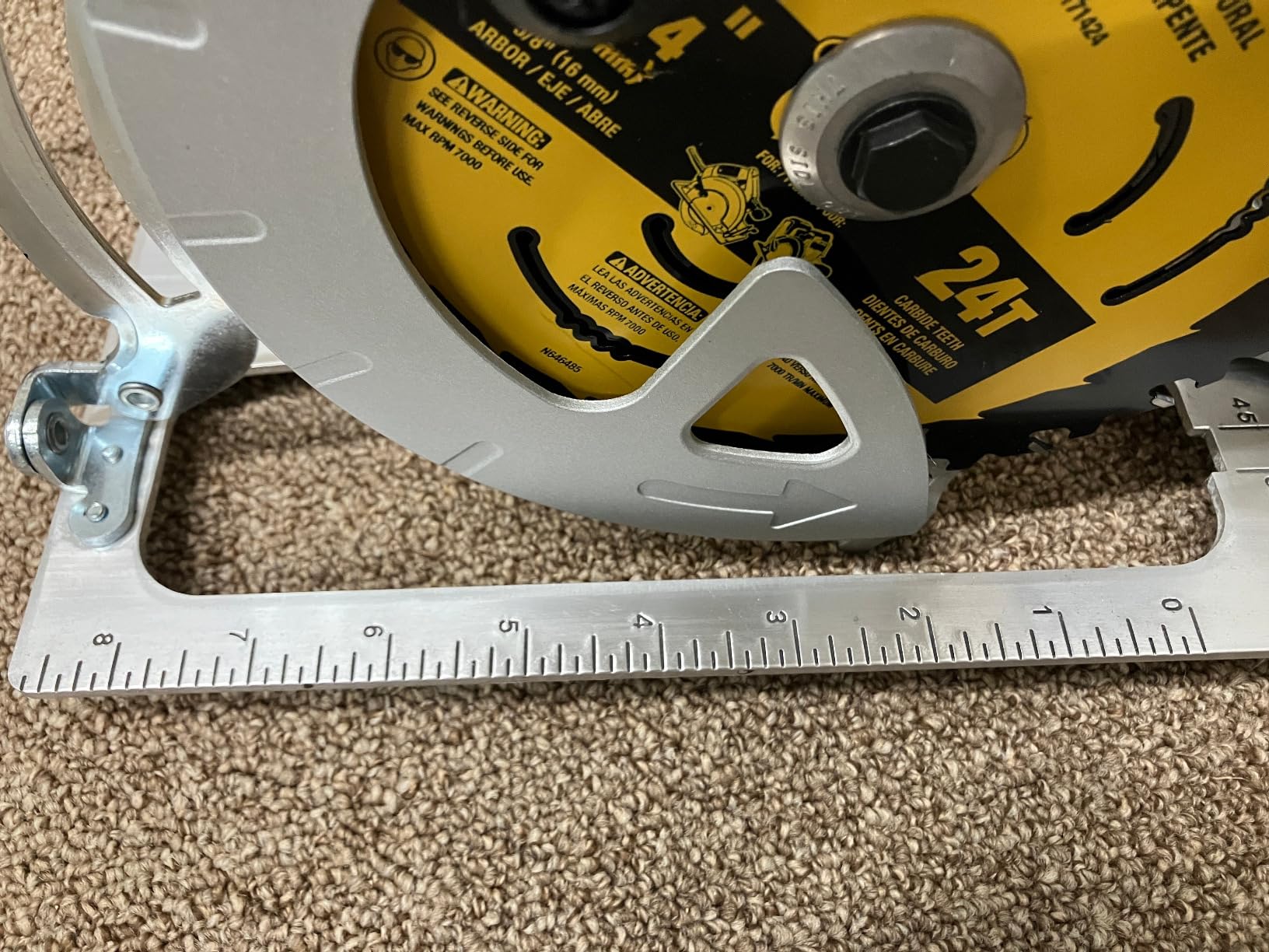 DEWALT Circular Saw, 7-1/4 inch, Pivoting with up to 57 Degree Bevel, Corded (DWE575SB) customer photo 1