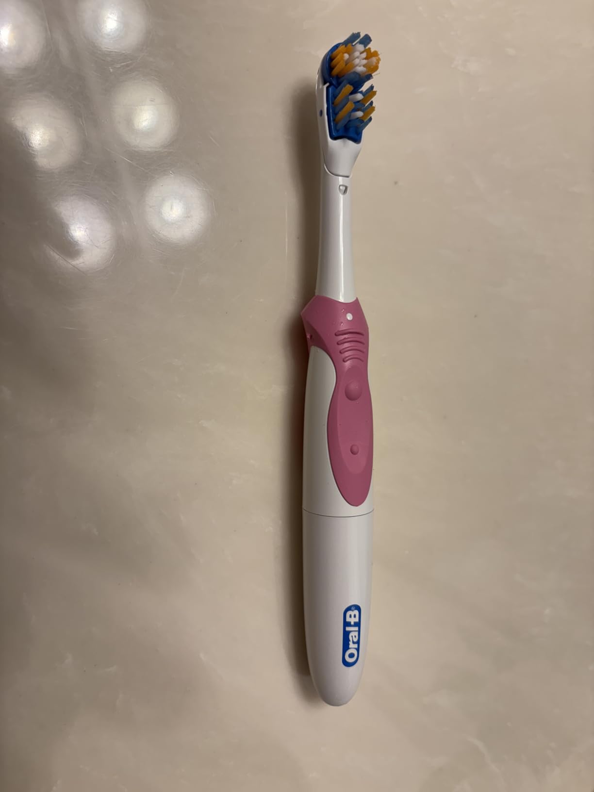 Oral-B 3D White Action Power Toothbrush, 1 Count (Colors May Vary), Multi-colored customer photo 1