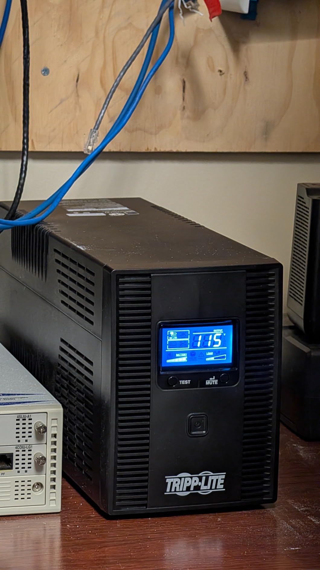 Eaton Tripp Lite OMNI1500LCDT 1500VA UPS 810W 10 Outlets 650 Joules AVR LCD customer photo 2