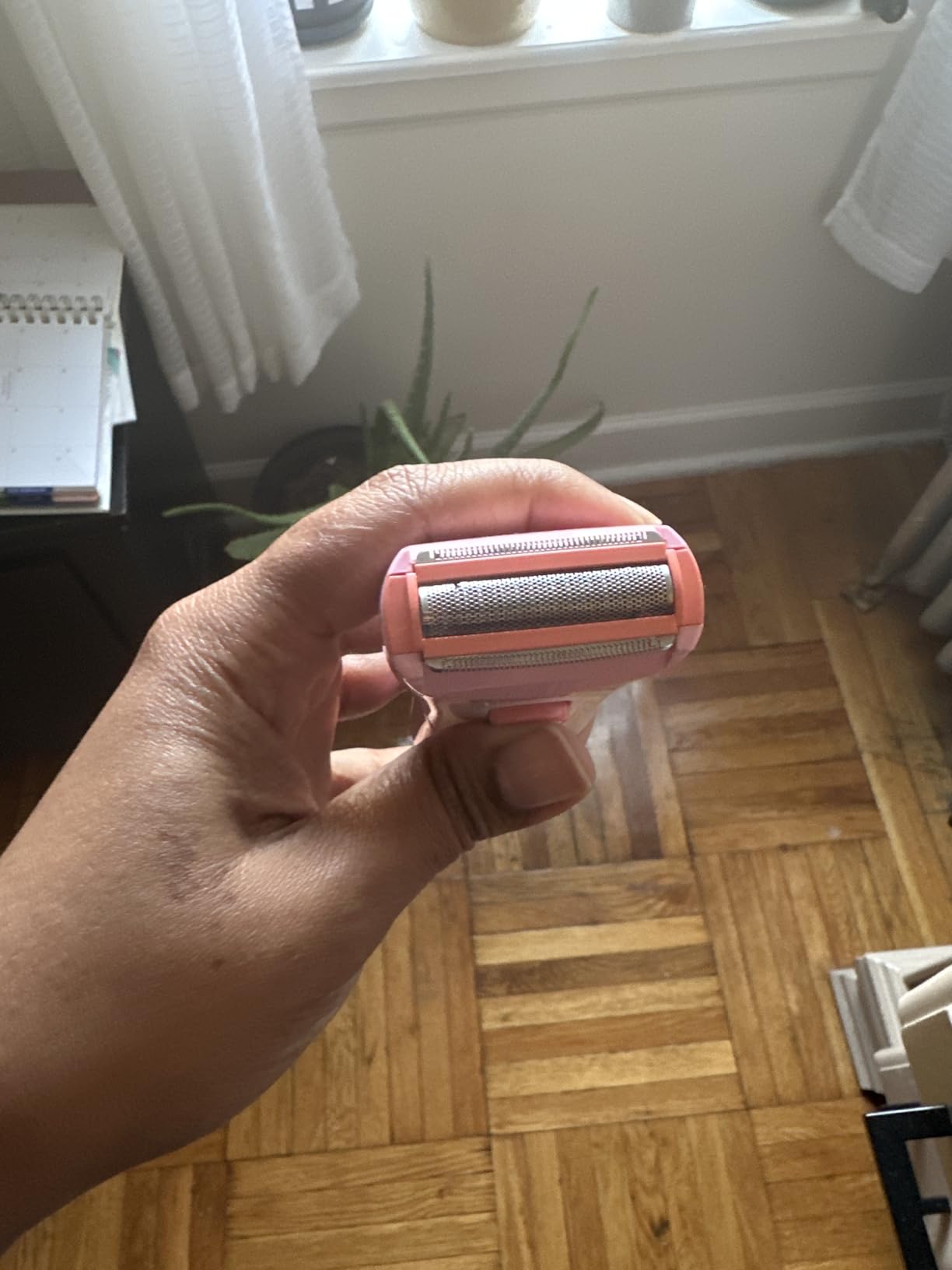 Philips SatinShave Essential Women’s Wet & Dry Electric Shaver for Legs & Body, Cordless, with Hypoallergenic Foil, HP6306/50 customer photo 1