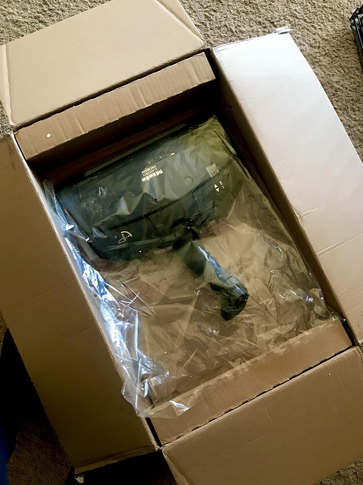 Miele Complete C3 Marin Bagged Canister Vacuum Cleaner with Electrobrush Floorhead, Suitable for Carpets and Hard Floors, in Marine Blue customer photo 1