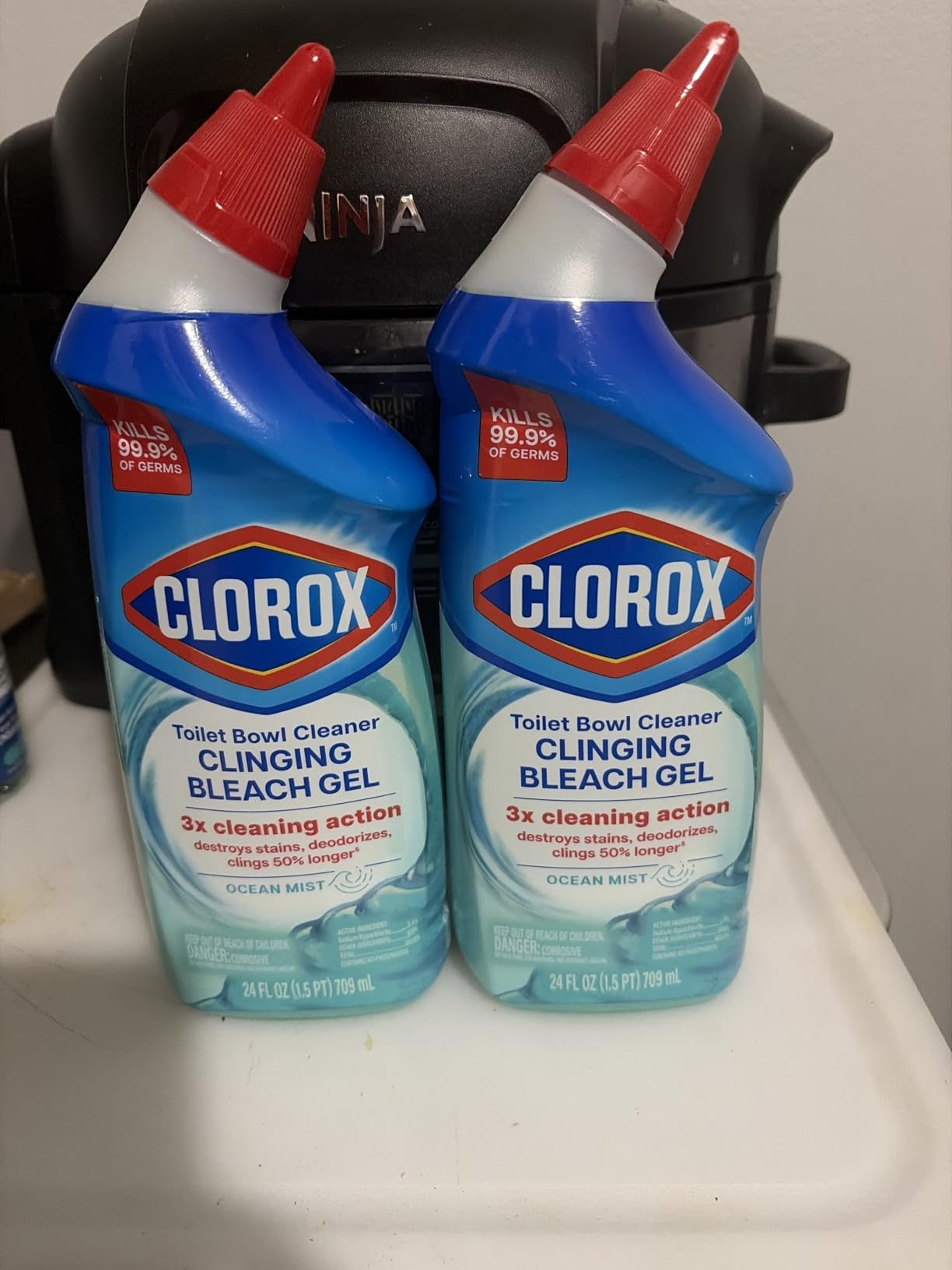 Clorox Toilet Bowl Cleaner Clinging Bleach Gel, Kills 99.9% of Bacteria and Viruses, Ocean Mist, 24 Fl Oz, Pack of 2 customer photo 1