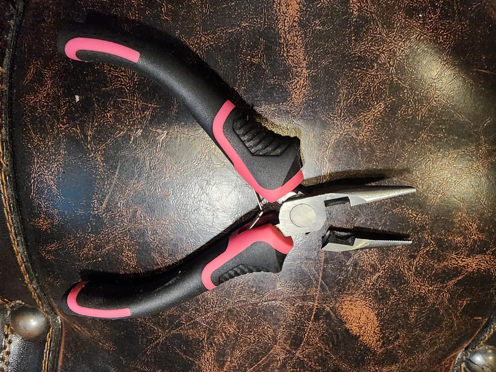 Hi-Spec Small Electric Screwdriver, Mini Drill Set, Rechargeable 3.6V Cordless Screwdriver with 26 Driver Bits, Power Tool for Small Projects & Home Use, Pink customer photo 2