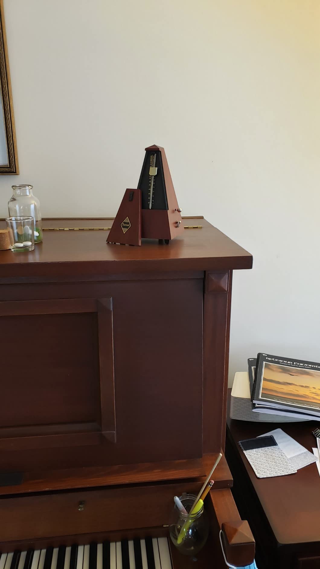 Tempi Metronome for Musicians - Mechanical Metronome for Piano, Metronome for Guitar/Violin or Metronome Music for Adults and Kids (Plastic Brown Grain Veneer) customer photo 2