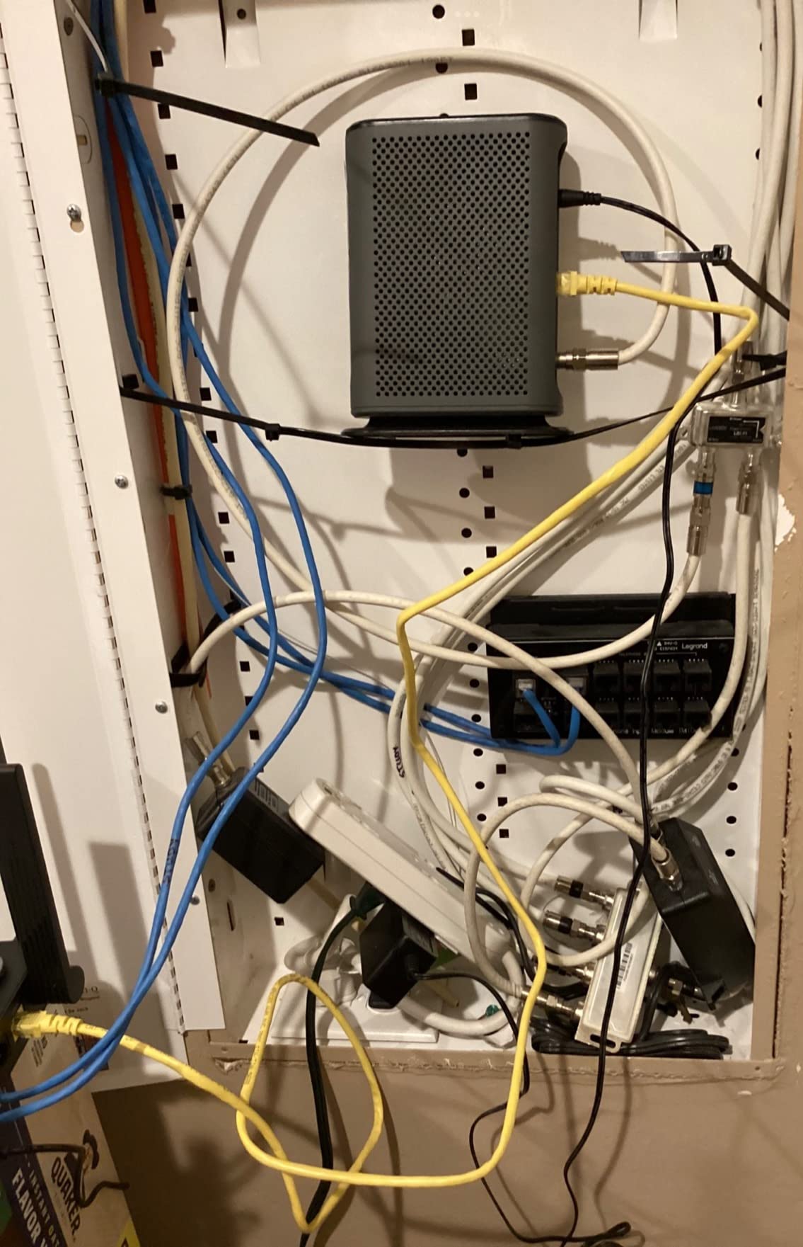 MOTOROLA 16x4 Cable Modem, Model MB7420, 686 Mbps DOCSIS 3.0, Certified by Comcast XFINITY, Charter Spectrum, Time Warner Cable, Cox, BrightHouse, and More customer photo 1