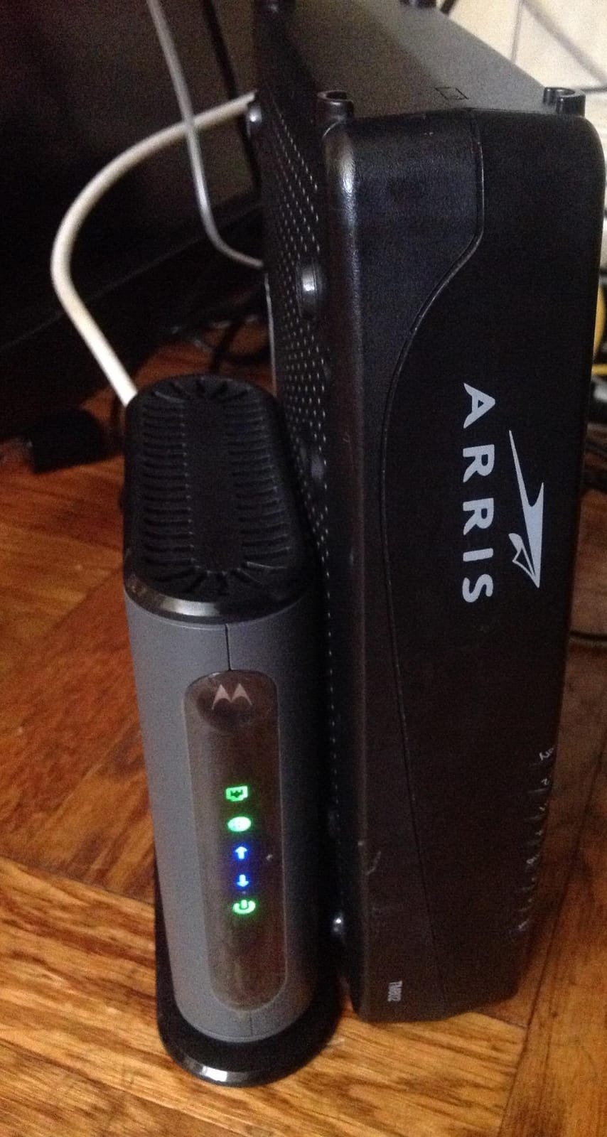MOTOROLA 16x4 Cable Modem, Model MB7420, 686 Mbps DOCSIS 3.0, Certified by Comcast XFINITY, Charter Spectrum, Time Warner Cable, Cox, BrightHouse, and More customer photo 2