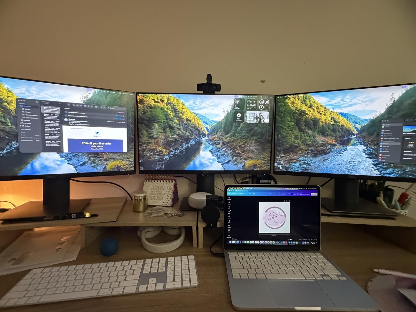 Plugable USB-C Triple Monitor Docking Station, 13-in-1, 100W Charging customer photo 1