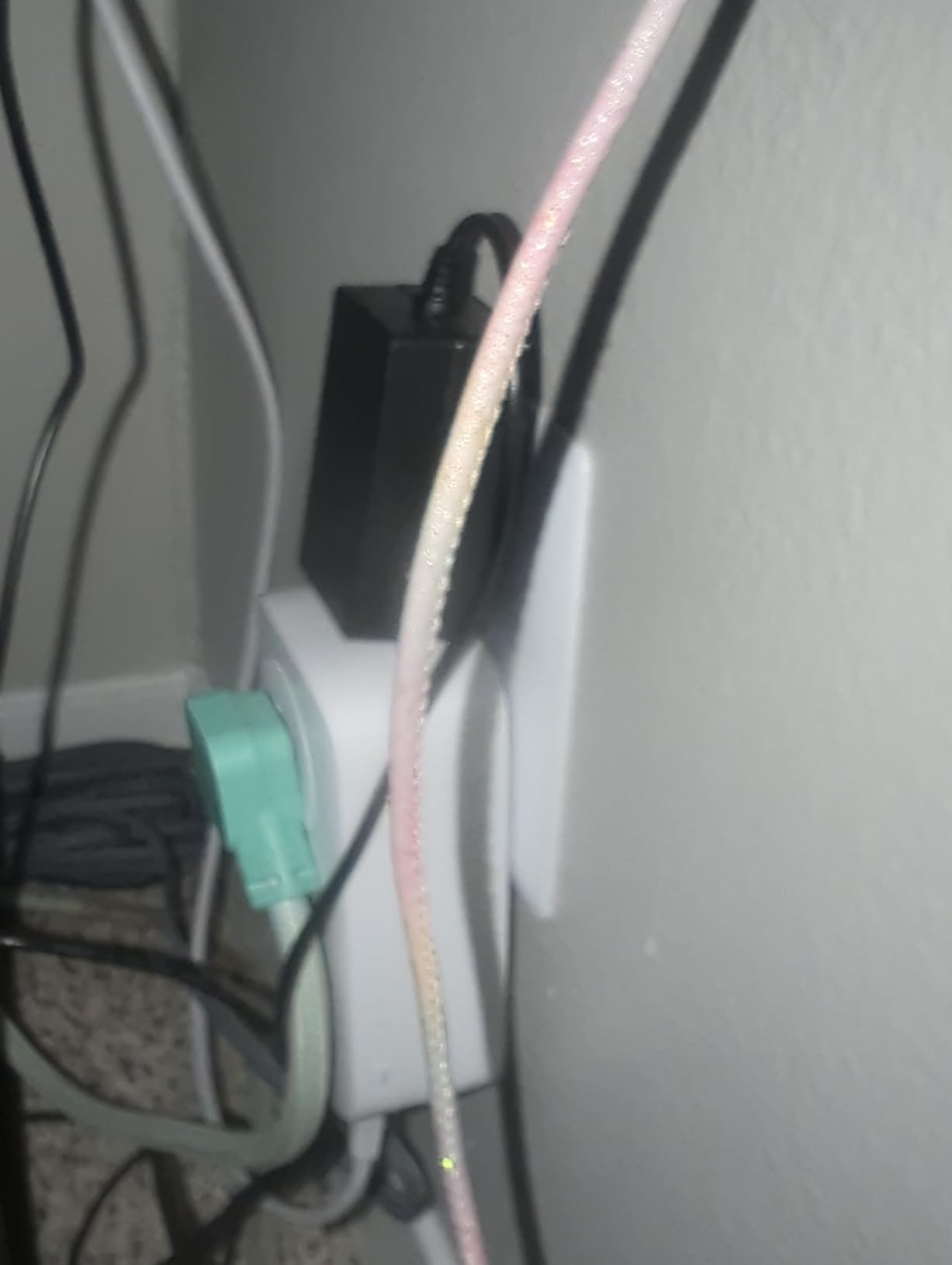 TP-Link AV2000 Powerline Ethernet Adapter, Passthrough, 2 Gigabit Ports customer photo 2