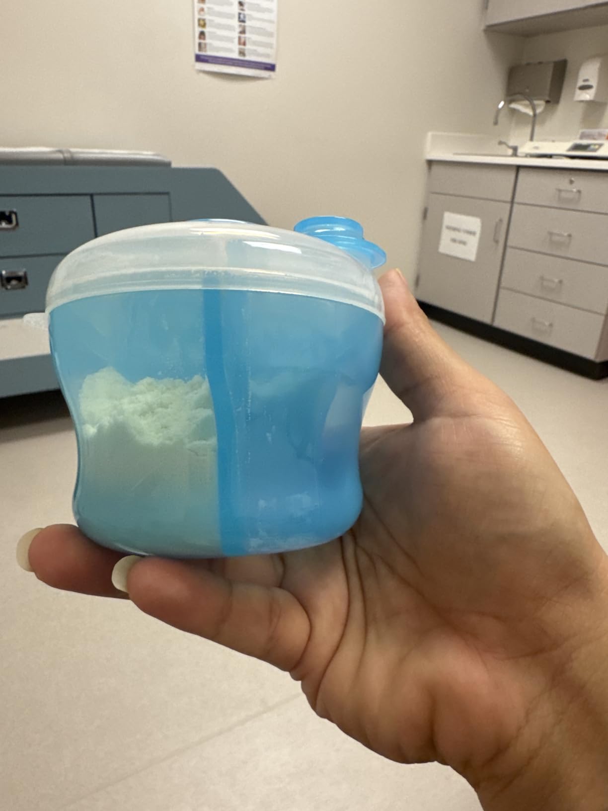 Munchkin® Formula Dispenser to Go, BPA-Free Baby Formula Container, Blue customer photo 1