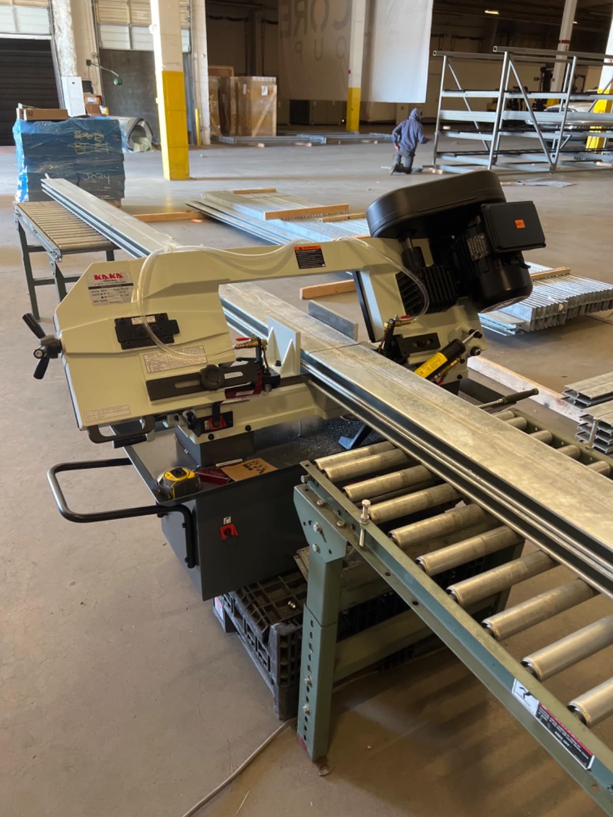 KAKA INDUSTRIAL BS-1018B Metal Cutting Band Saw, 10 in Round, 5 x 18 in Rectangular, Hydraulic Feed with Four Blade Speeds customer photo 1